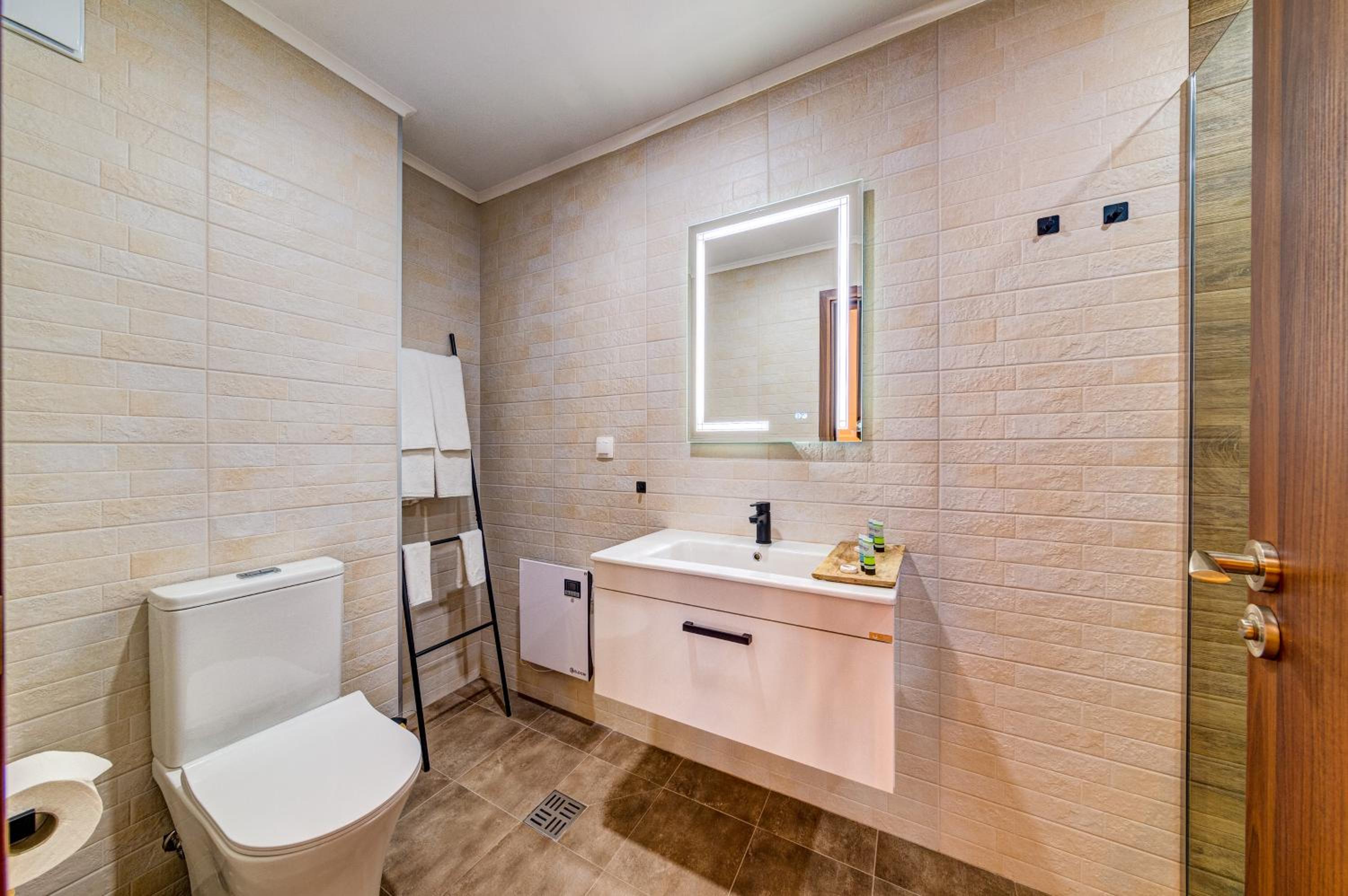 Skyday Penthouse Deluxe at Oak Residence view 3