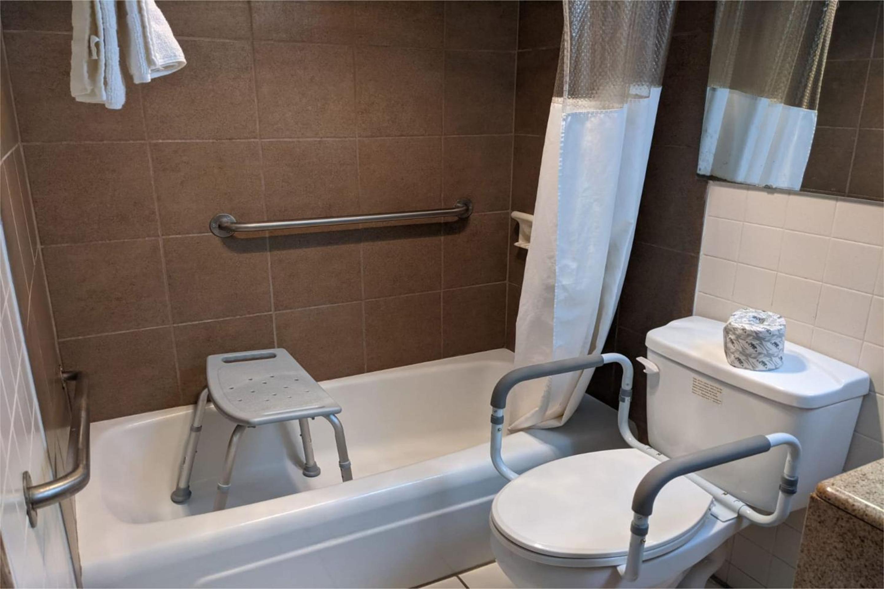 OYO Hotel Morton East Peoria I-74