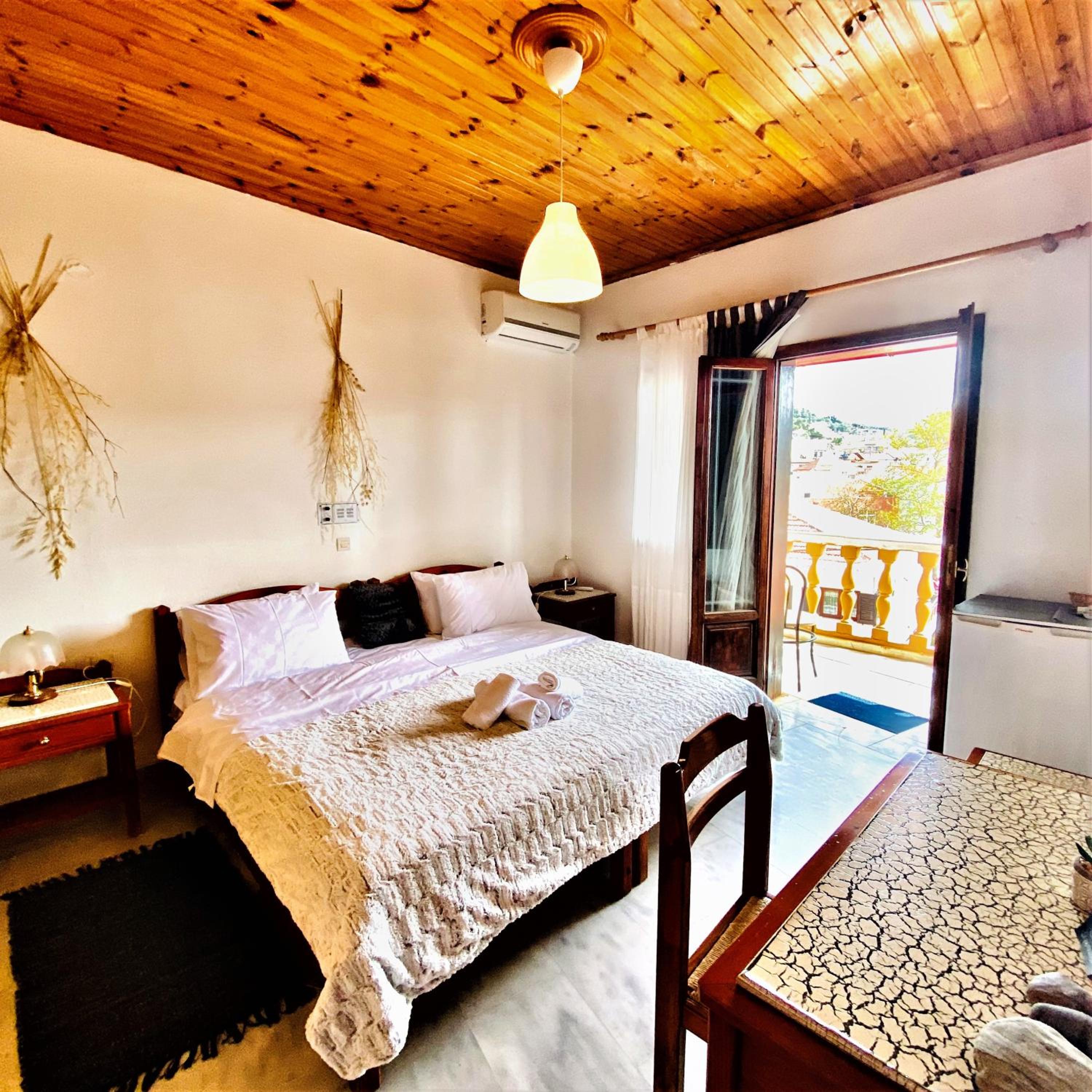 Costas Inn