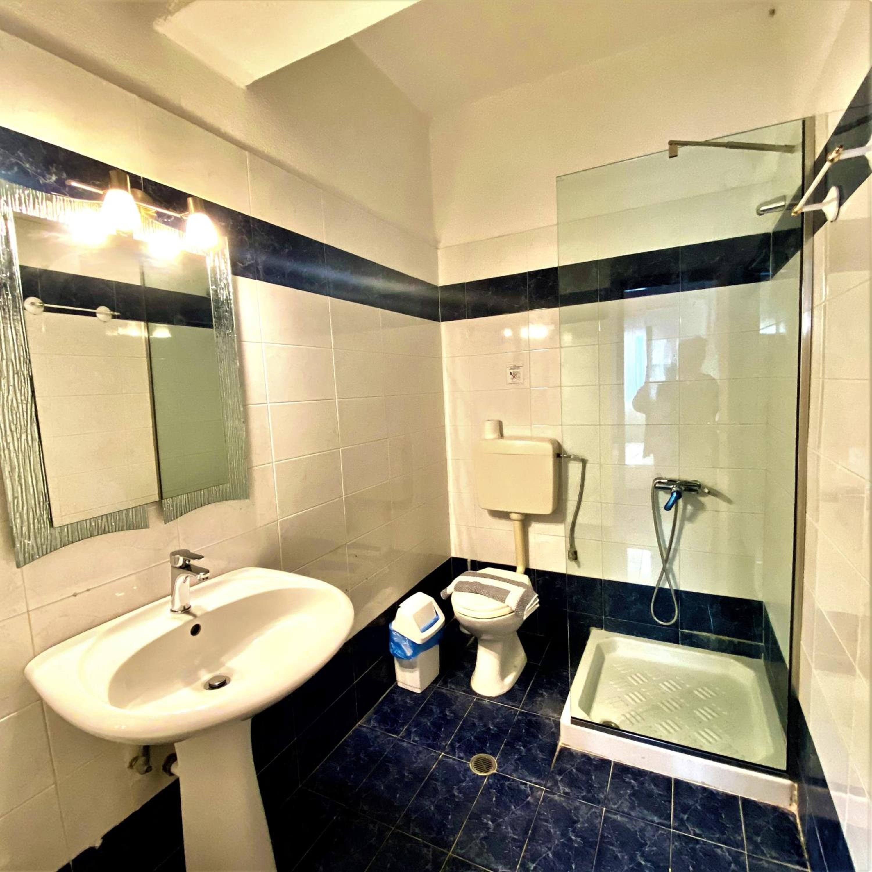 Costas Inn