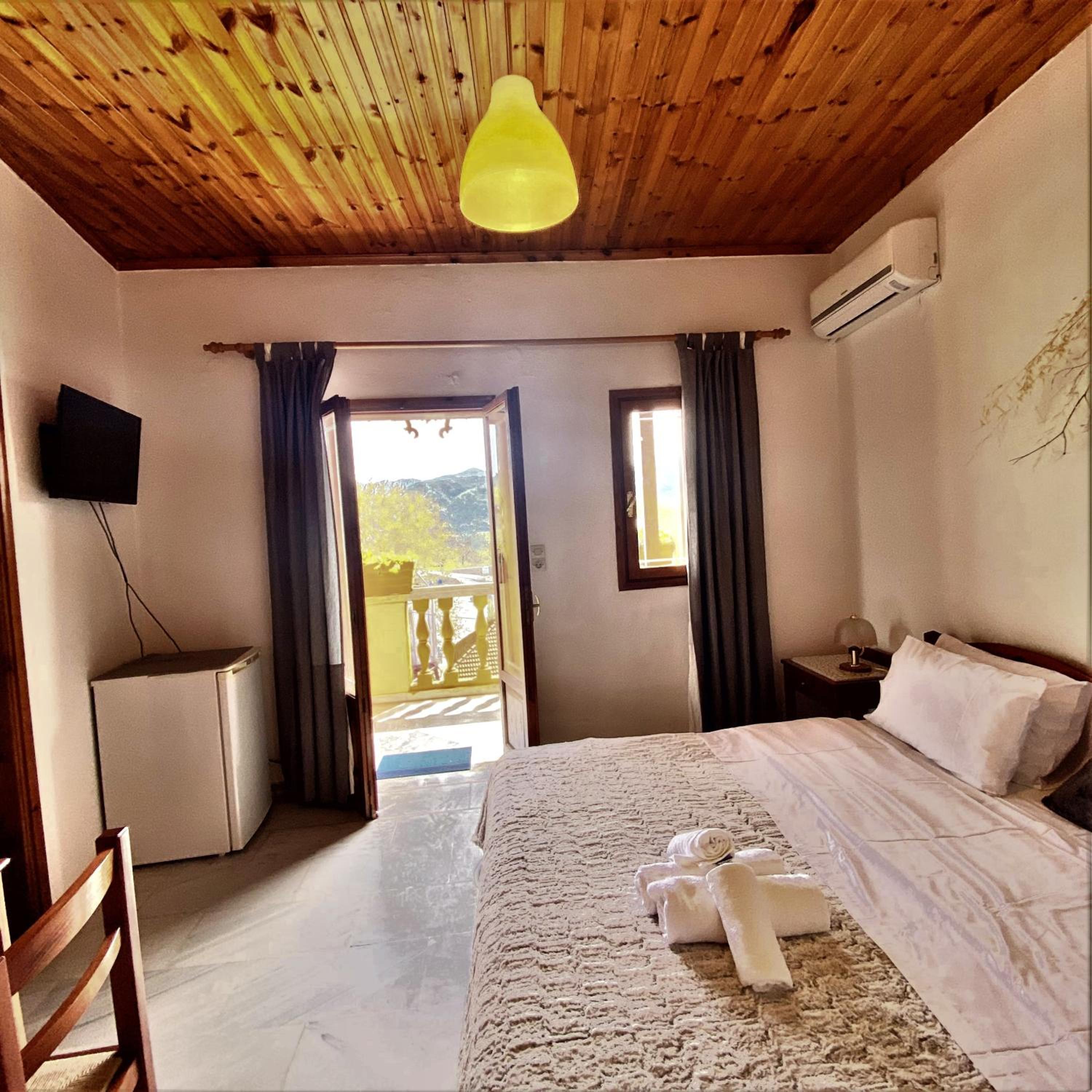 Costas Inn