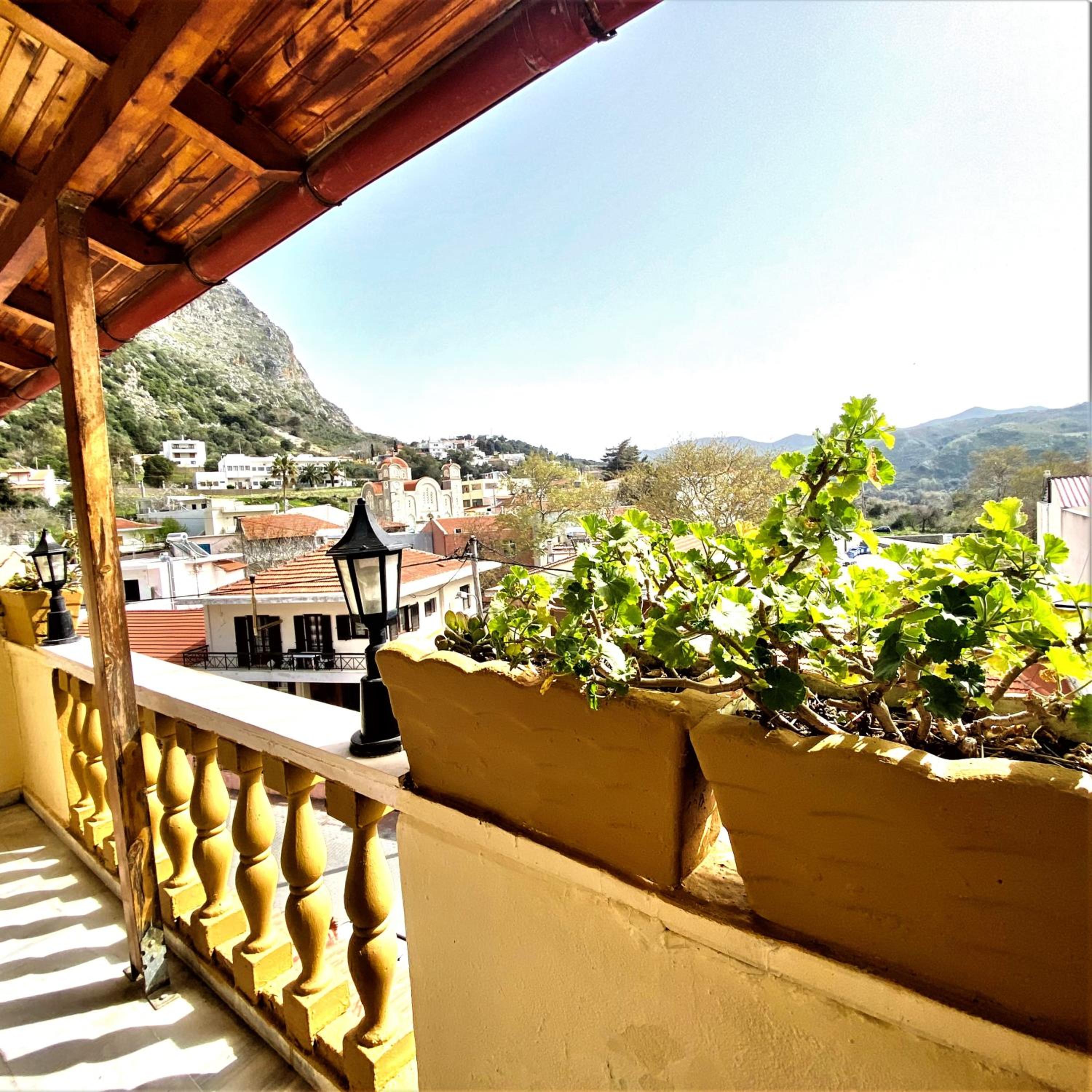 Costas Inn