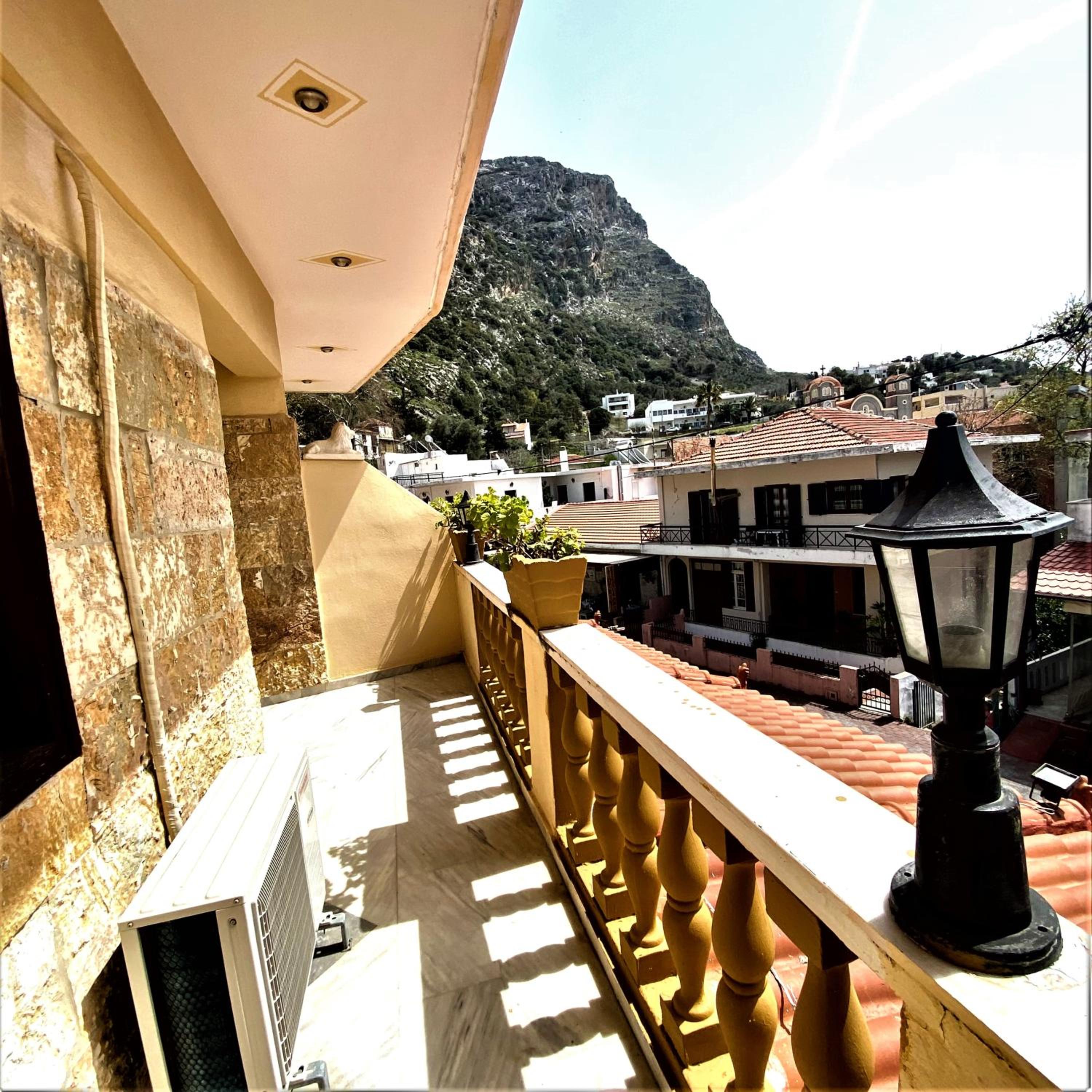 Costas Inn
