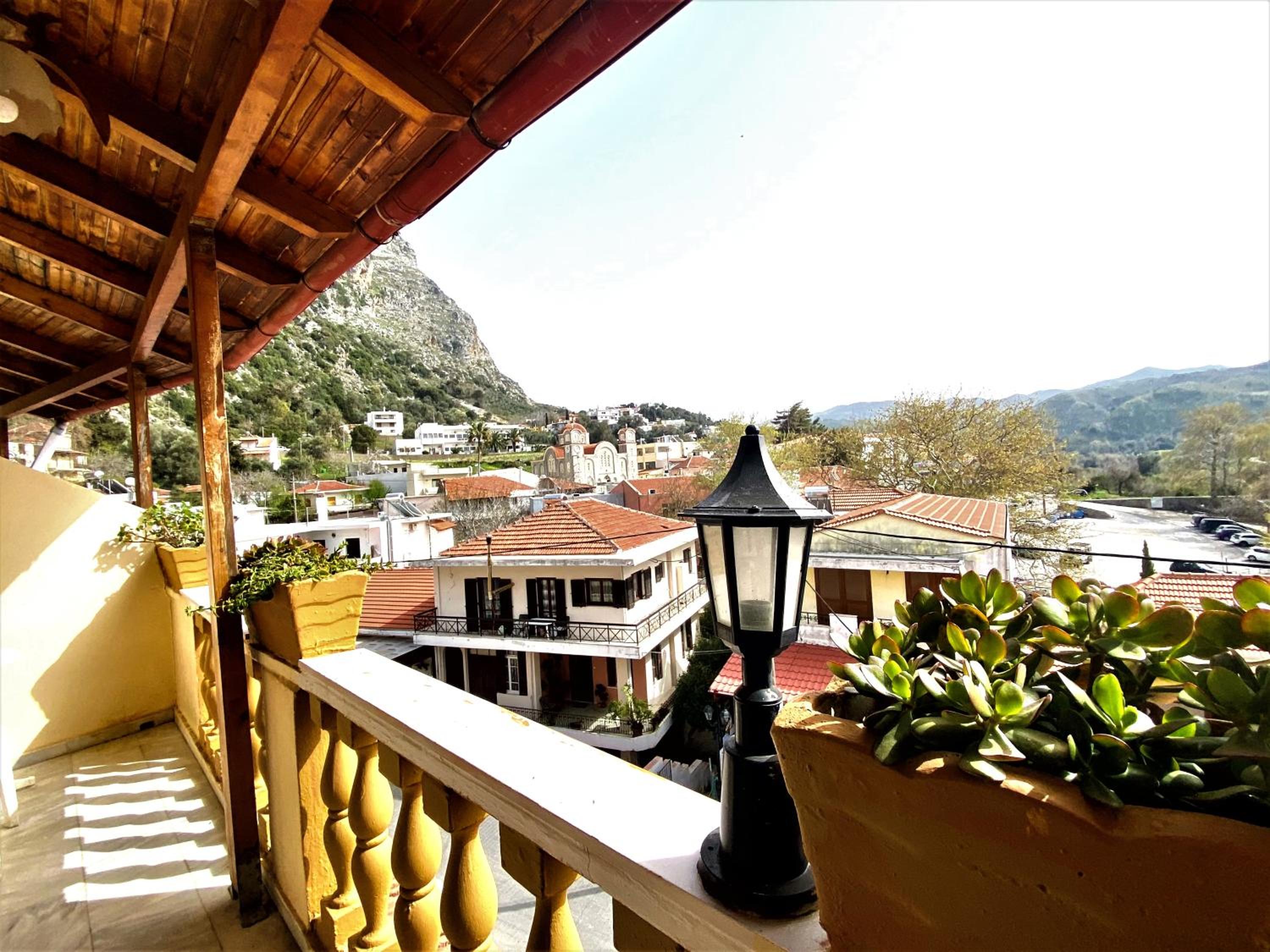 Costas Inn