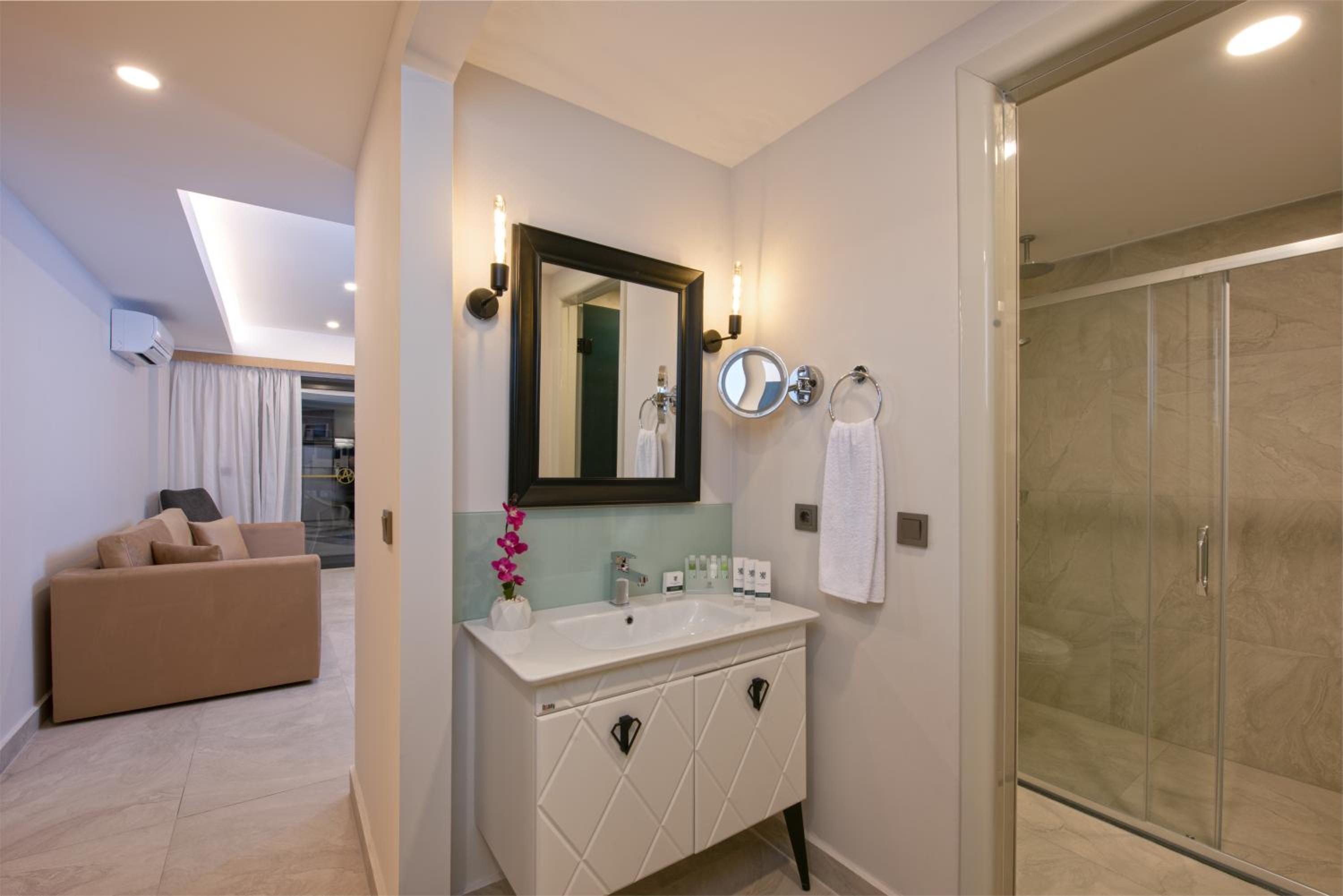 A Suite Side - Image 31