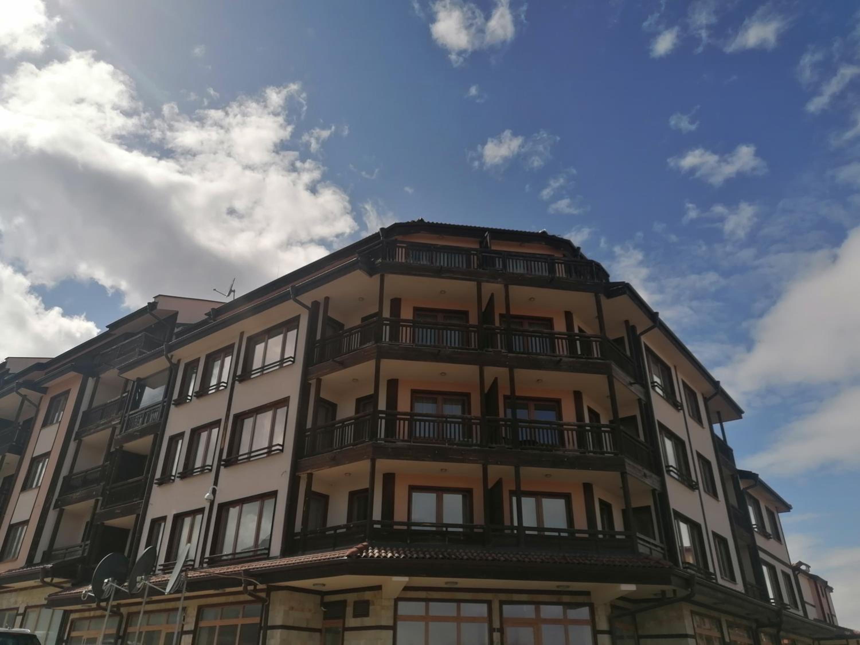 Modern Apartment in Bansko near Ski Lift - Parking view 4