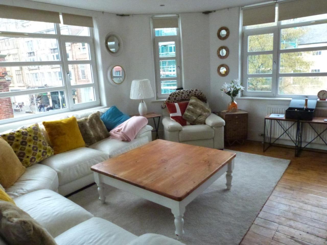 Lovely 2 bed flat in the VERY CENTRE of Newcastle view 3