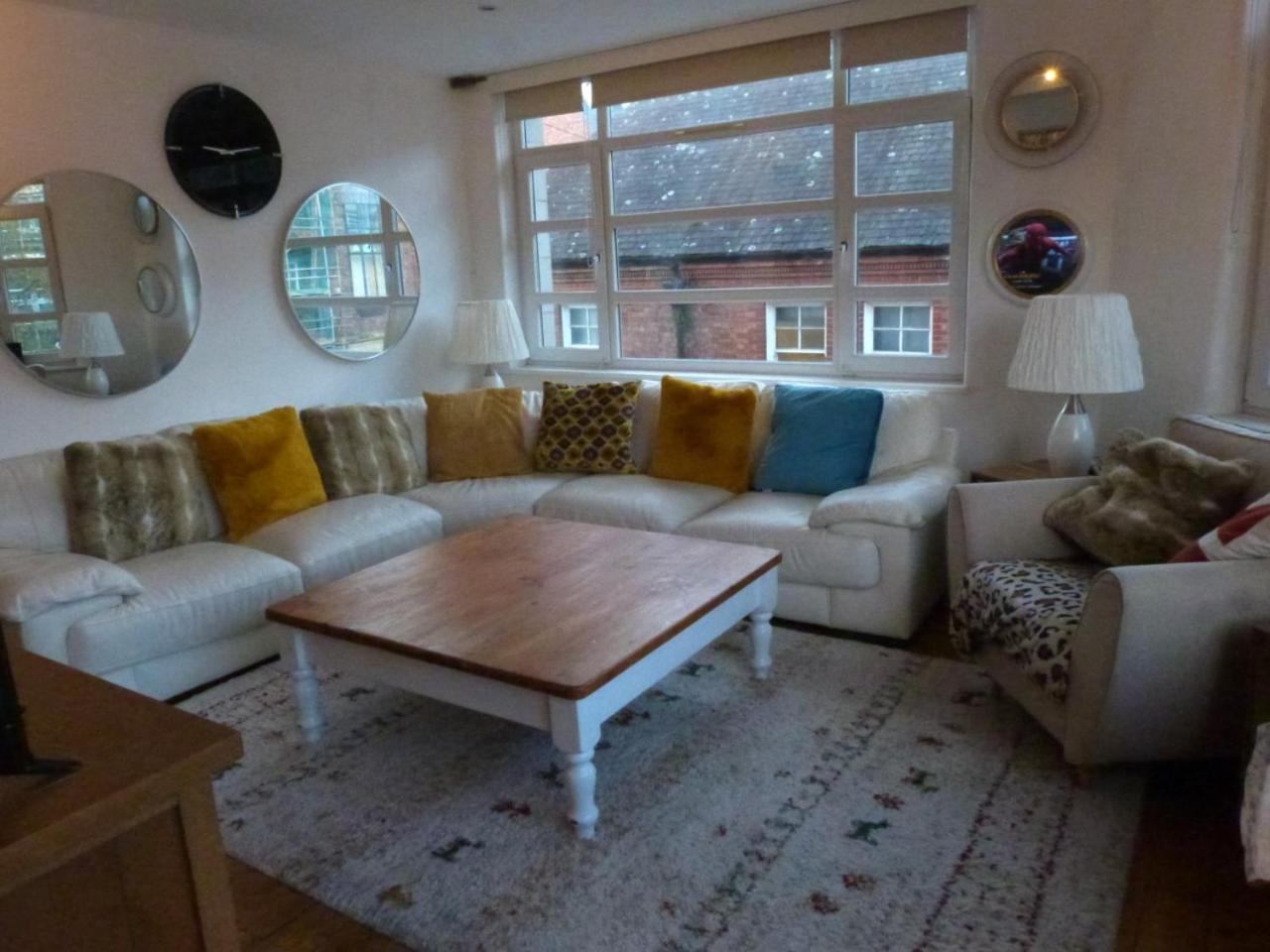 Lovely 2 bed flat in the VERY CENTRE of Newcastle view 2