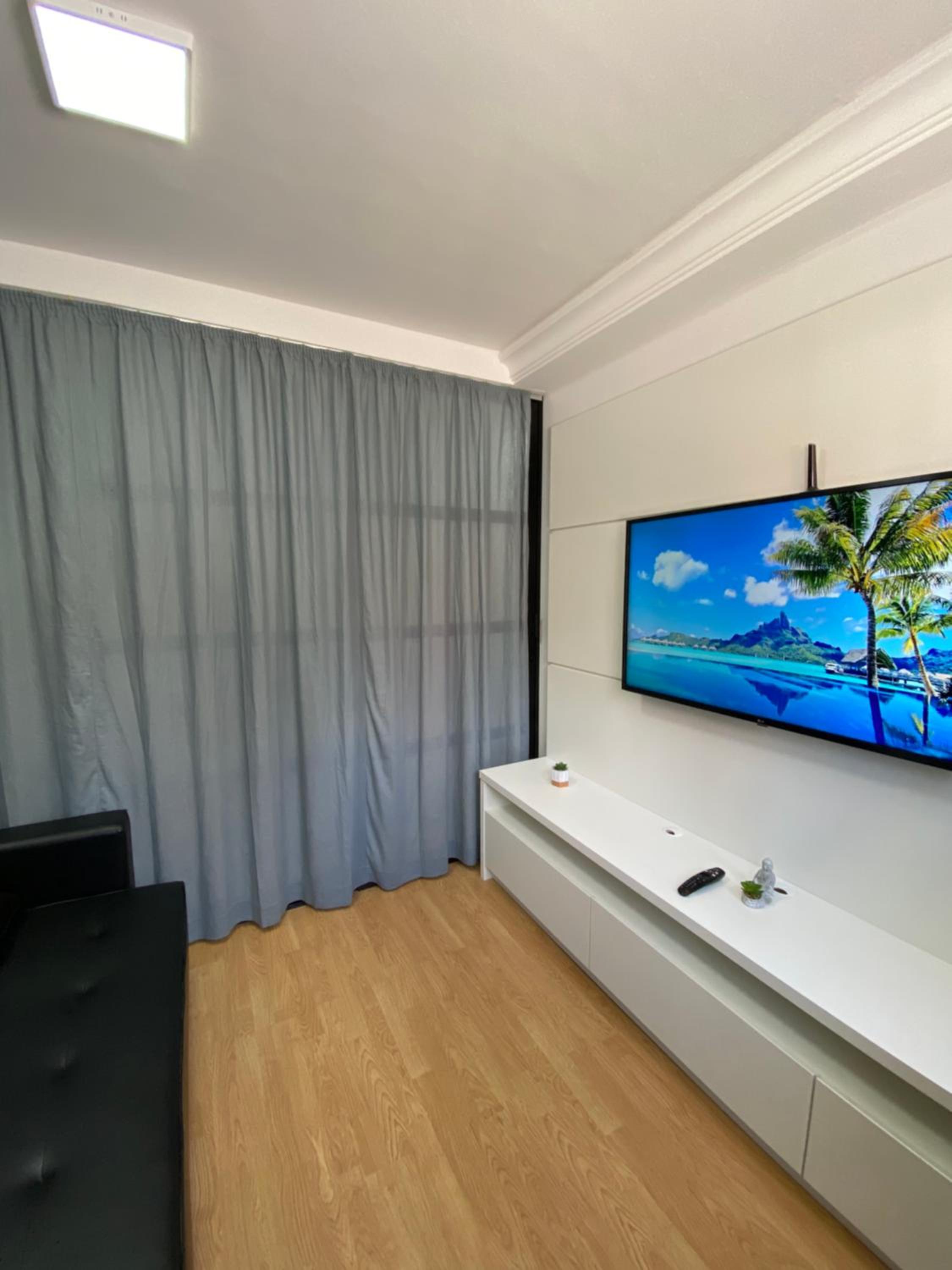 101- Lindo Apartamento Amplo e decorado, 2 quartos, sala, cozinha completa, mobiliario moderno, lavanderia , Excelente localização no bairro Bigorrilho view 3