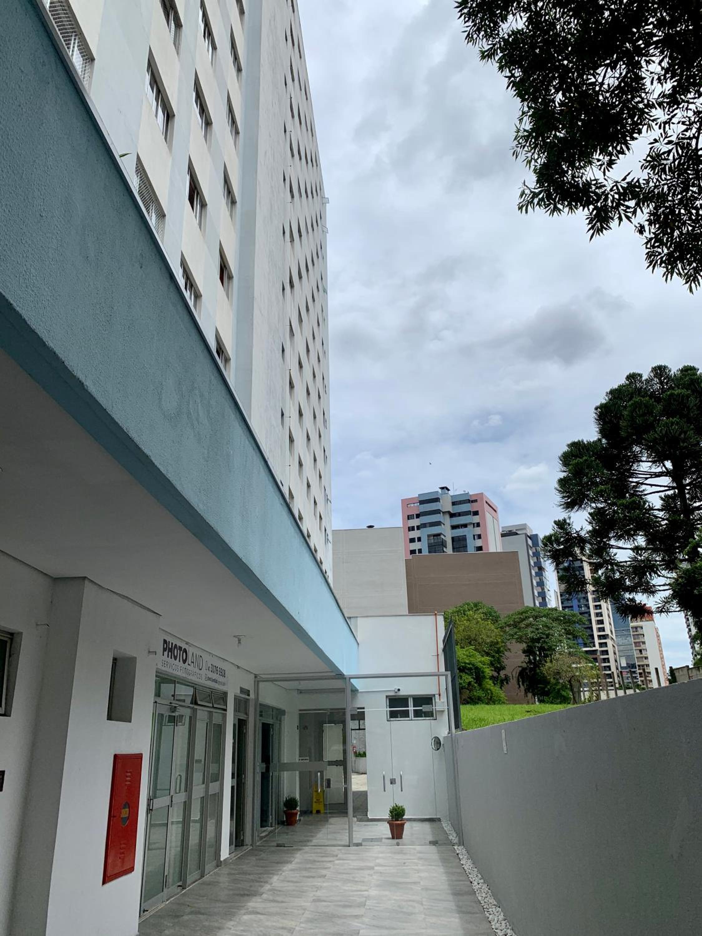 101- Lindo Apartamento Amplo e decorado, 2 quartos, sala, cozinha completa, mobiliario moderno, lavanderia , Excelente localização no bairro Bigorrilho view 2
