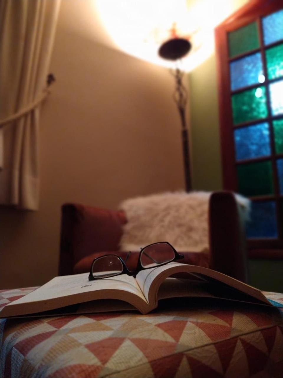 Casa com piscina, espaço gourmet e salão de jogos.