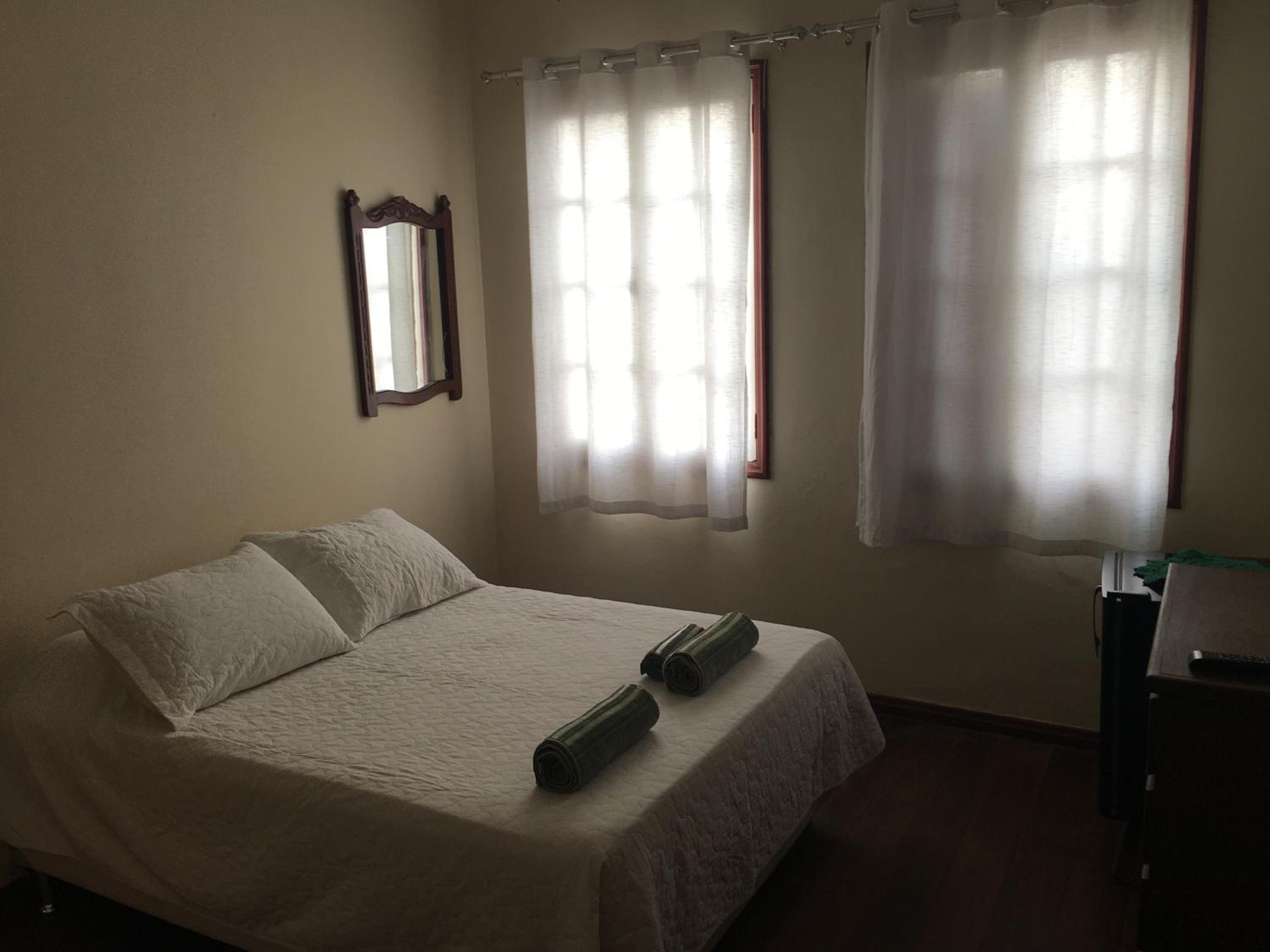 CASA RAIZ cama, café e prosa