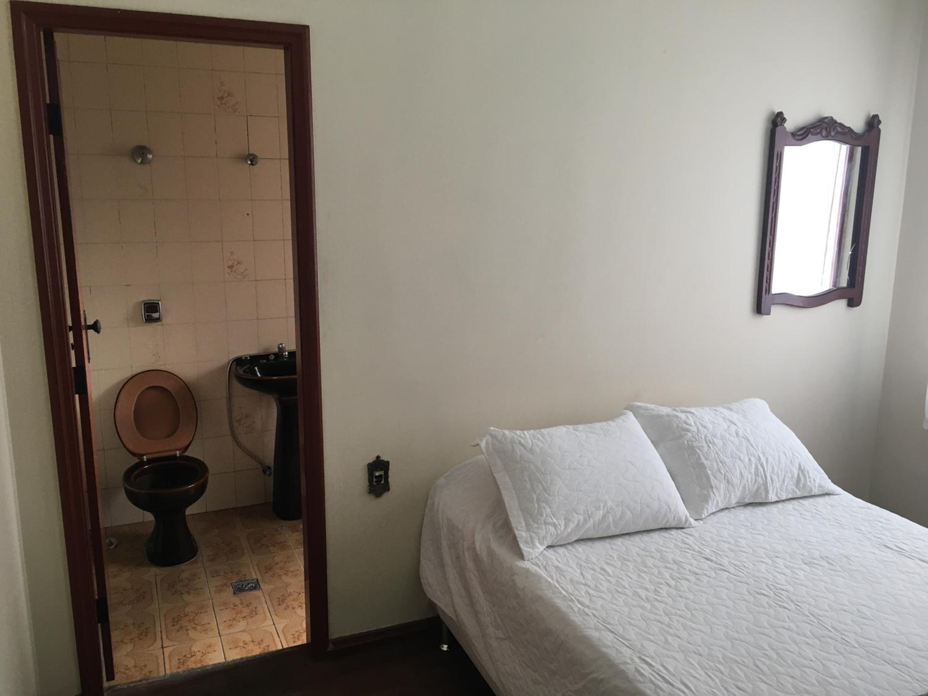 CASA RAIZ cama, café e prosa