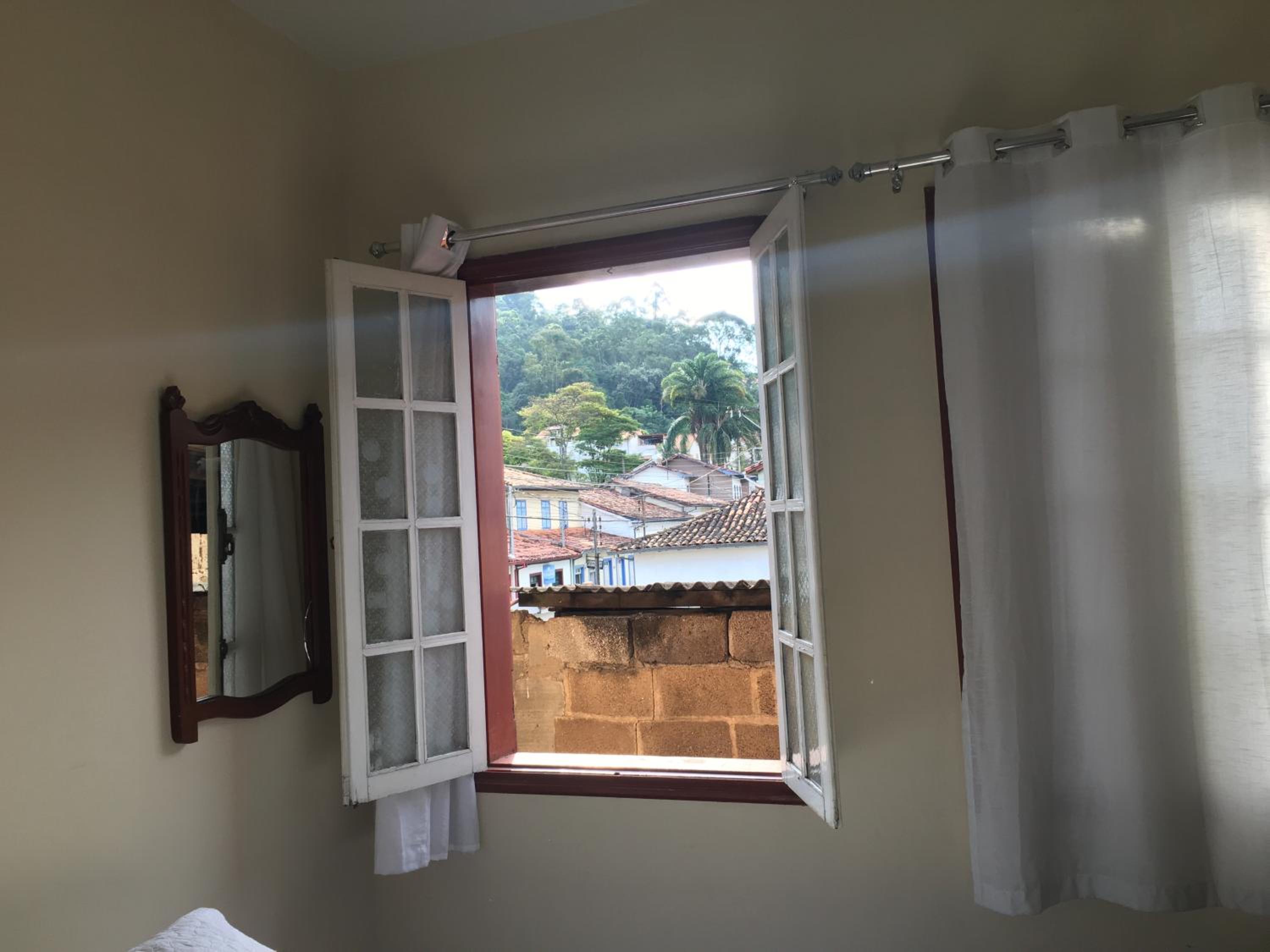CASA RAIZ cama, café e prosa