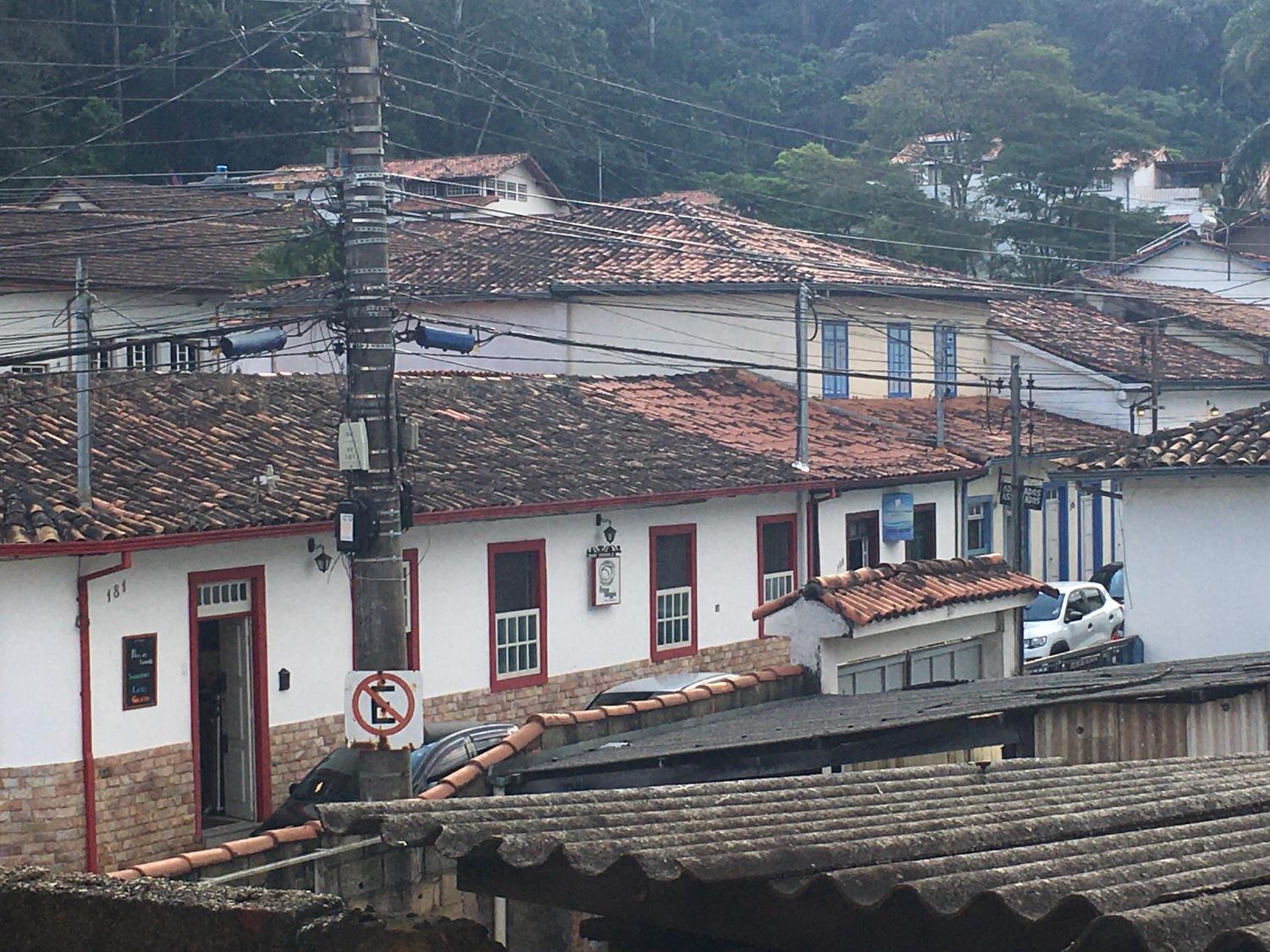 CASA RAIZ cama, café e prosa