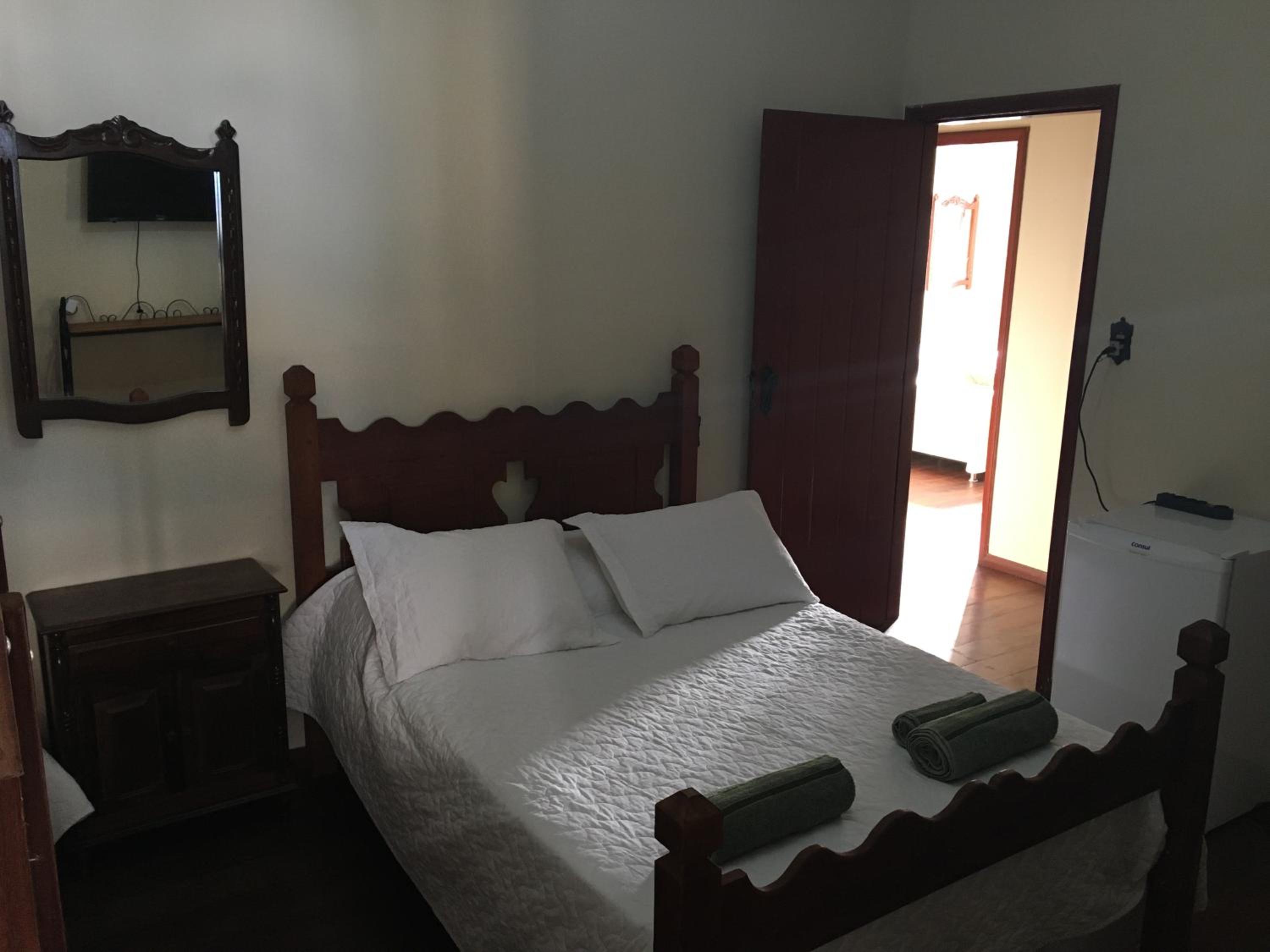 CASA RAIZ cama, café e prosa