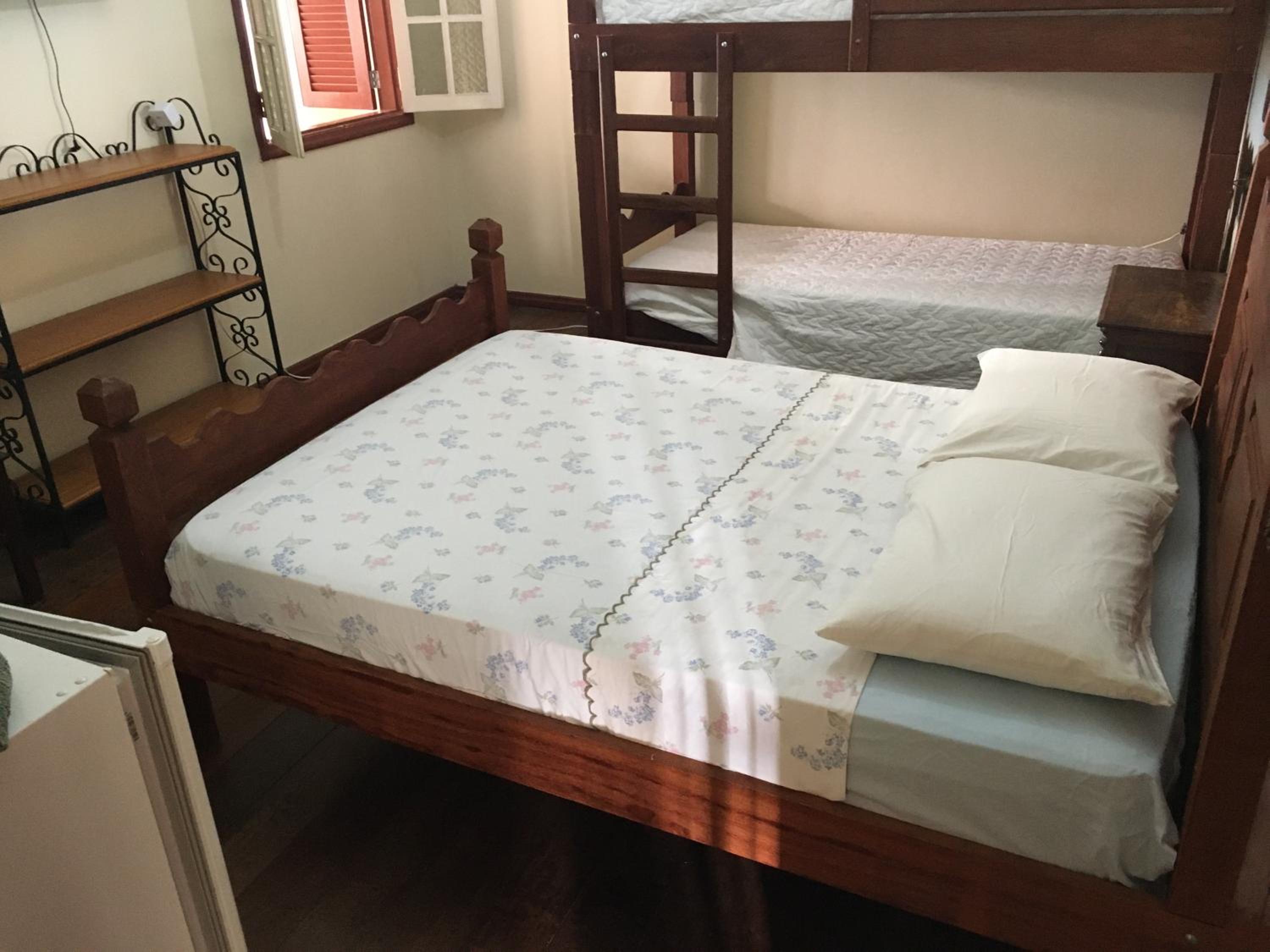 CASA RAIZ cama, café e prosa