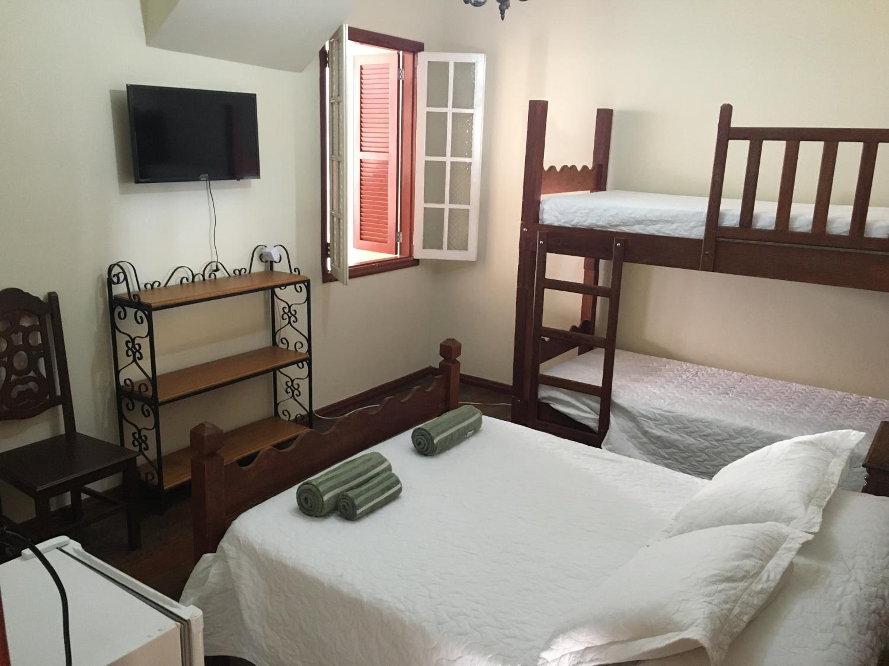 CASA RAIZ cama, café e prosa