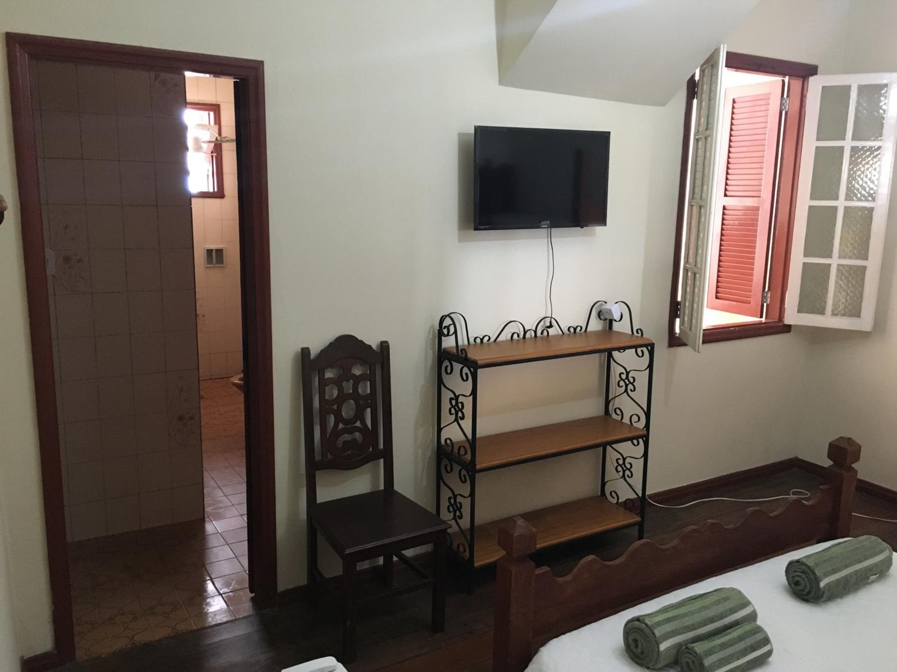 CASA RAIZ cama, café e prosa