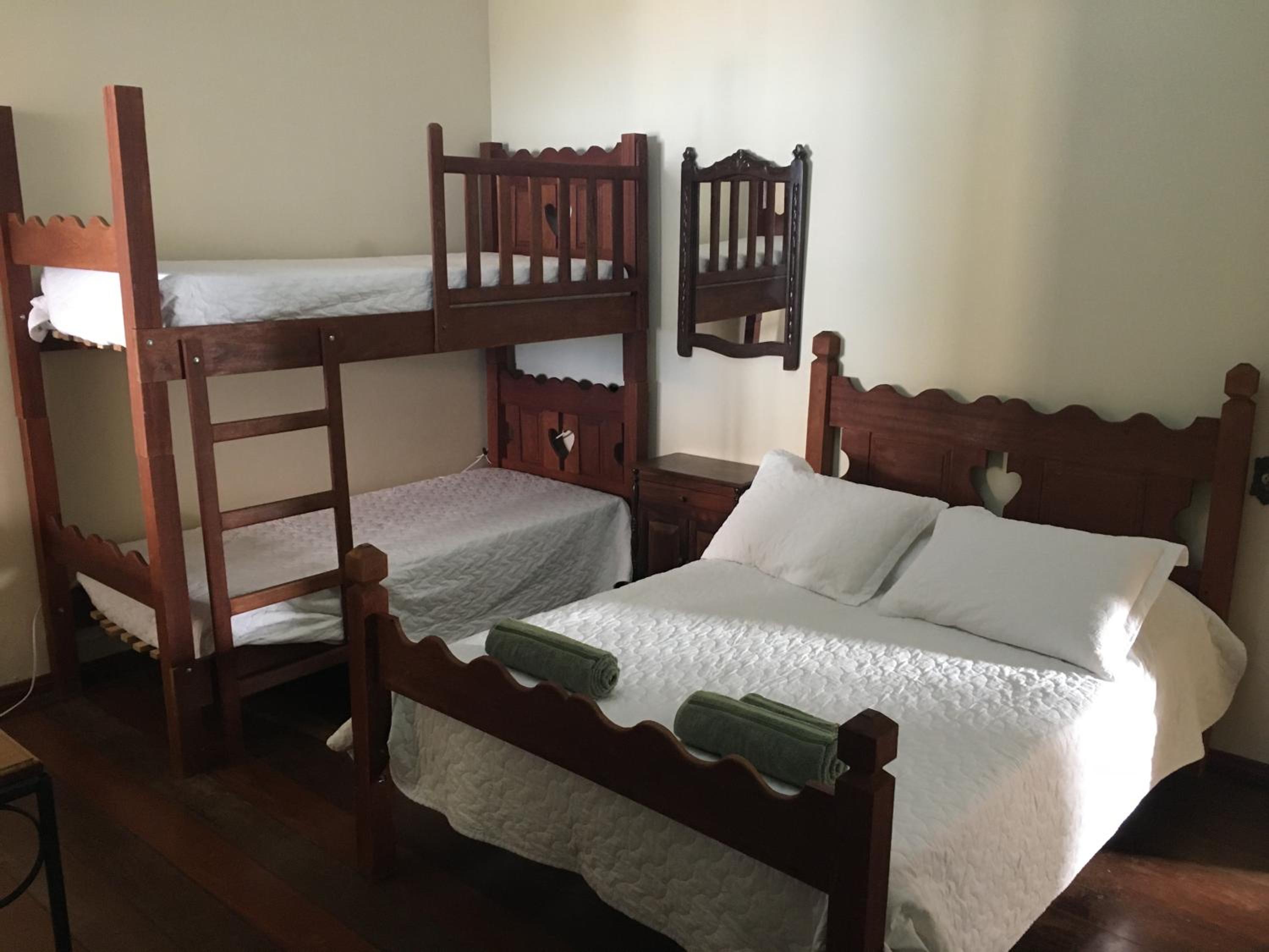 CASA RAIZ cama, café e prosa
