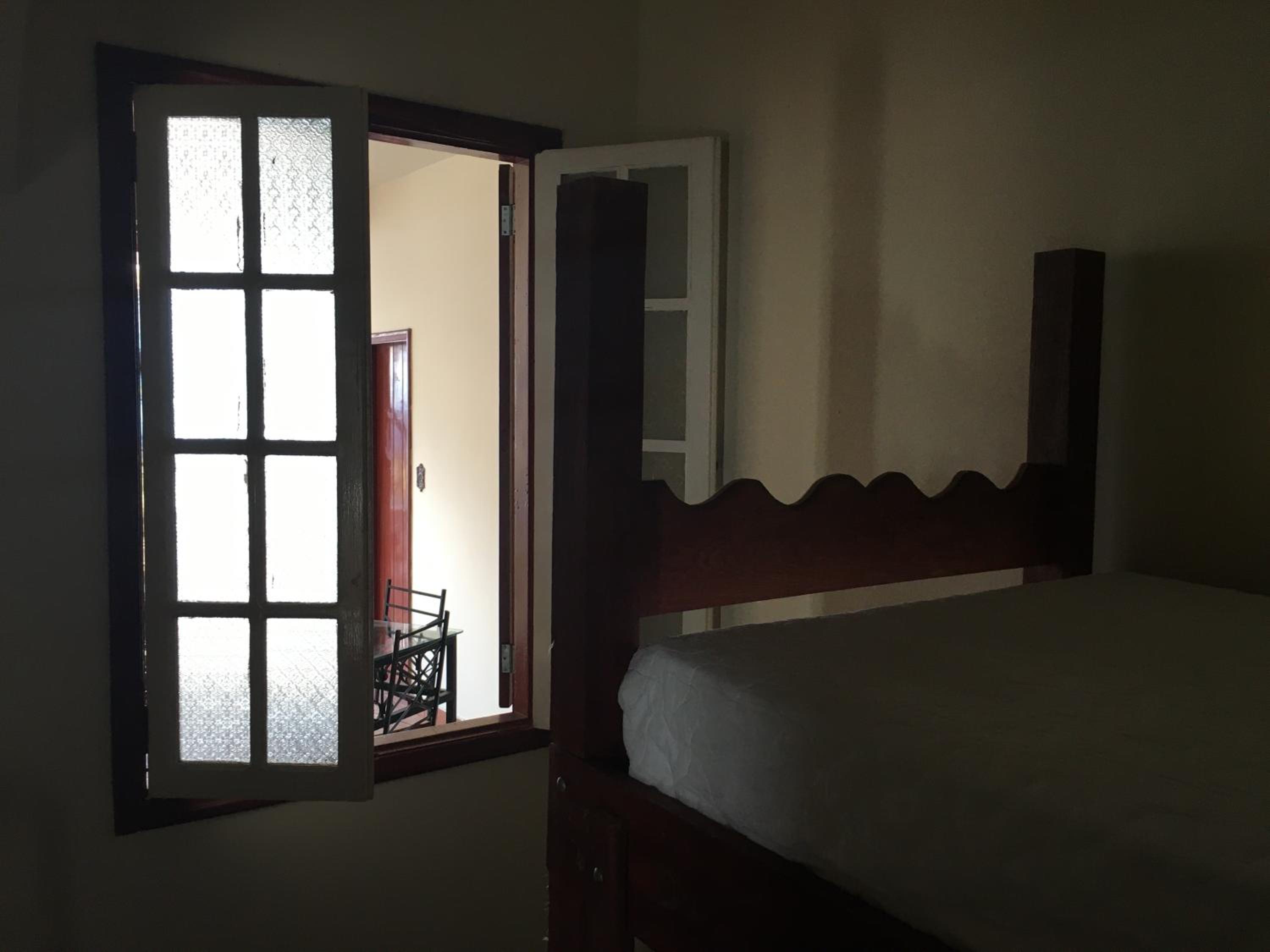 CASA RAIZ cama, café e prosa