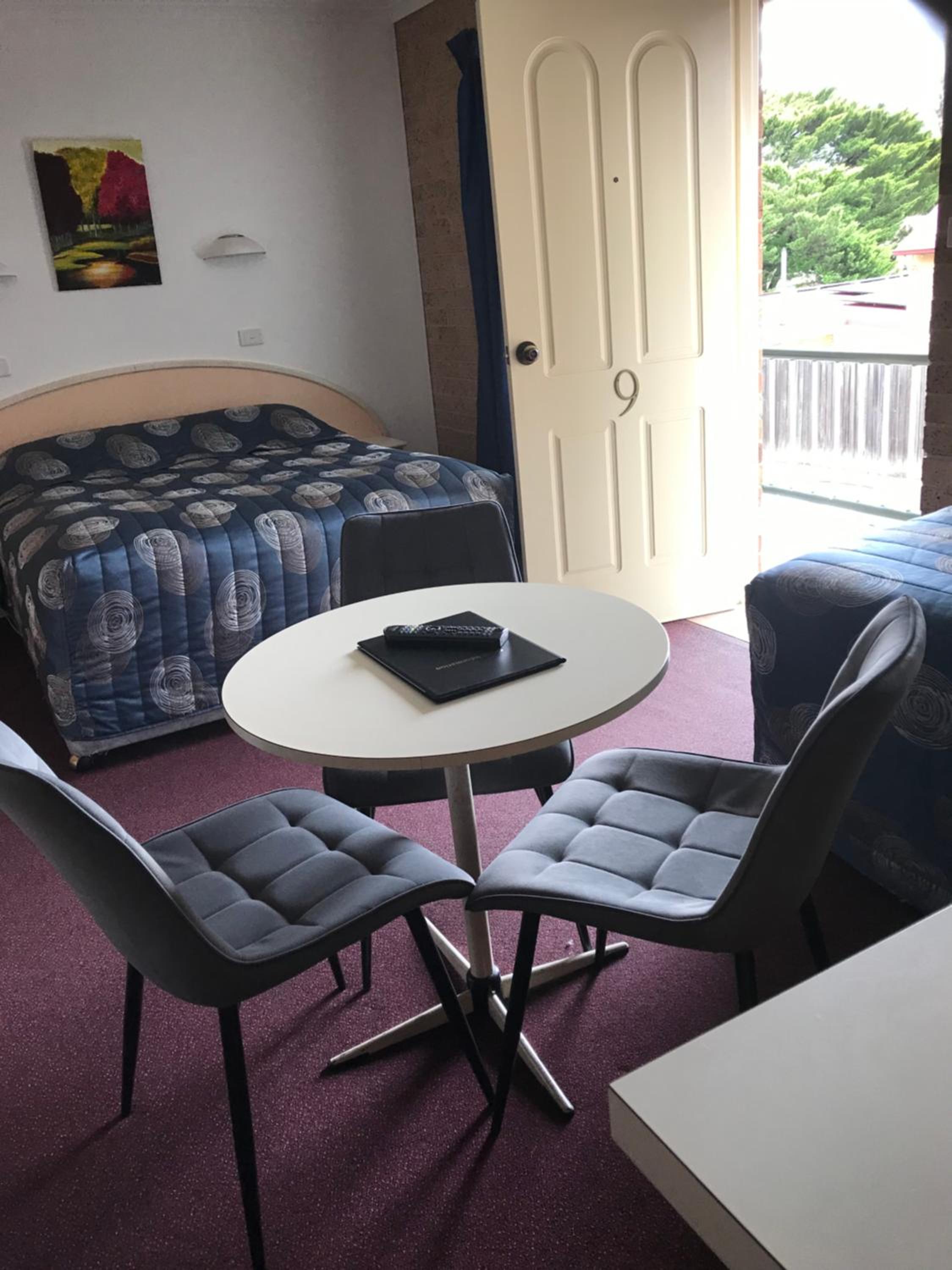 Cedar Lodge Motel