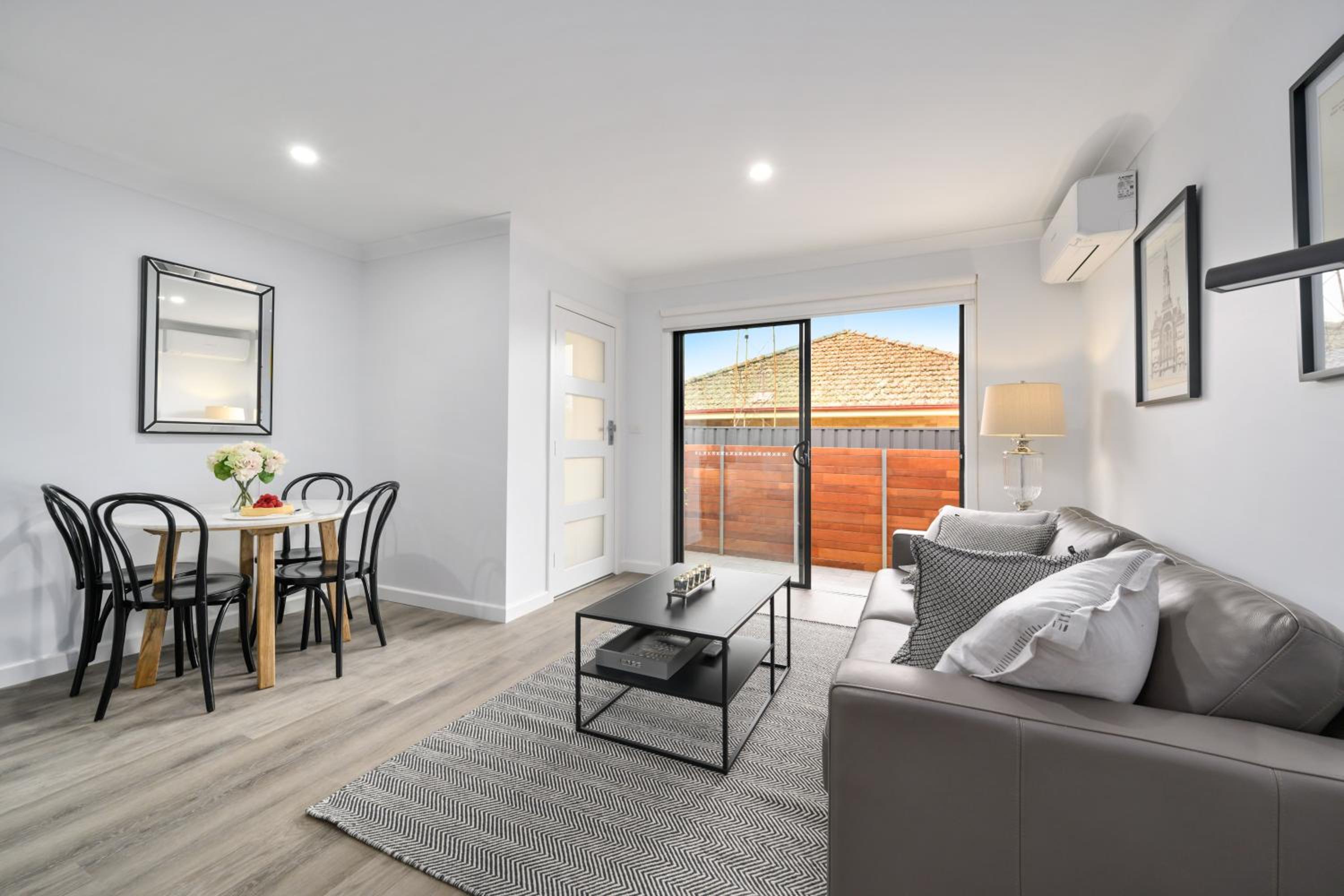 Comfort & Style - Luxurious Central Apartment view 5