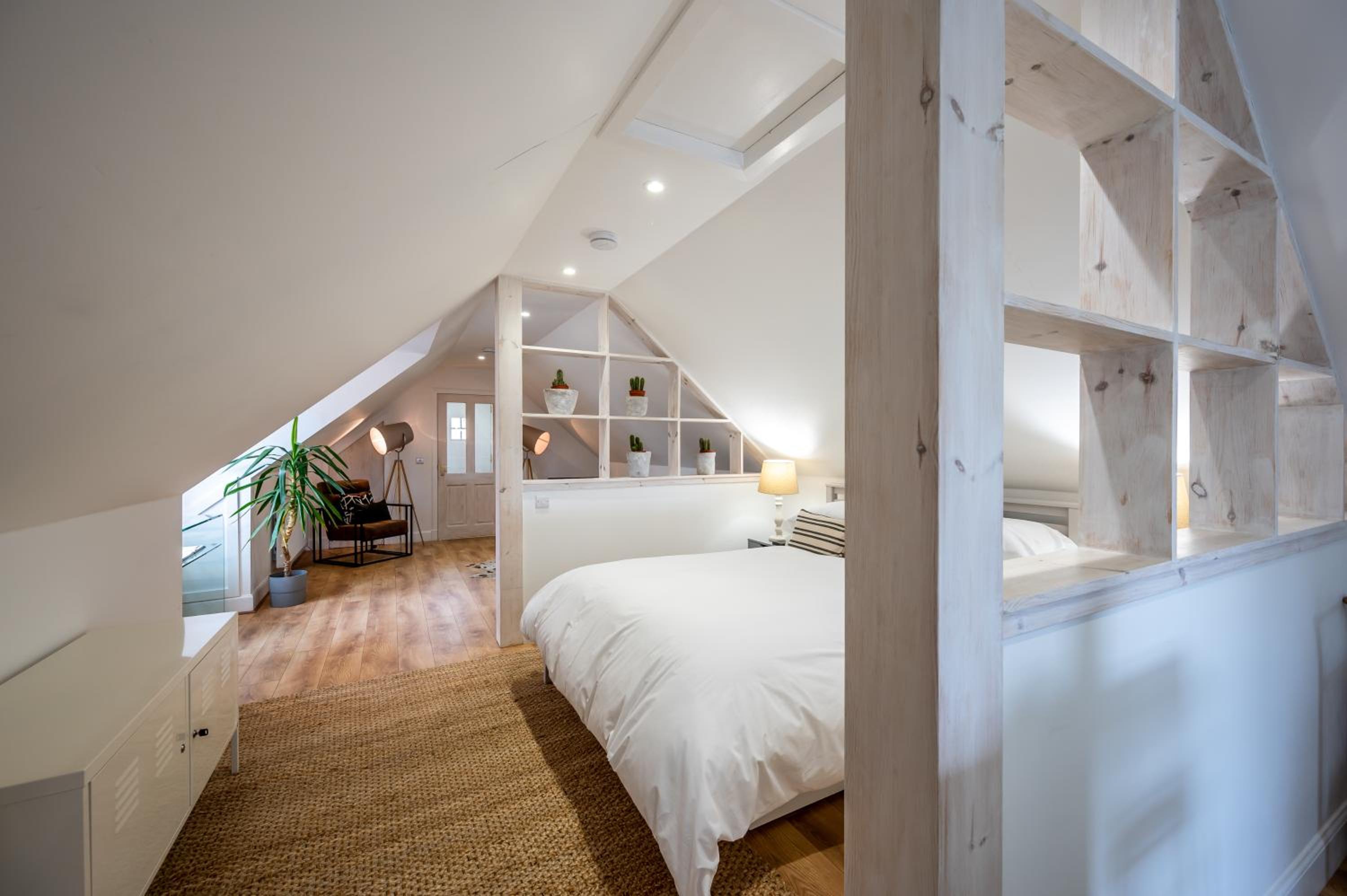 Modern and Stylish WoodHous view 5