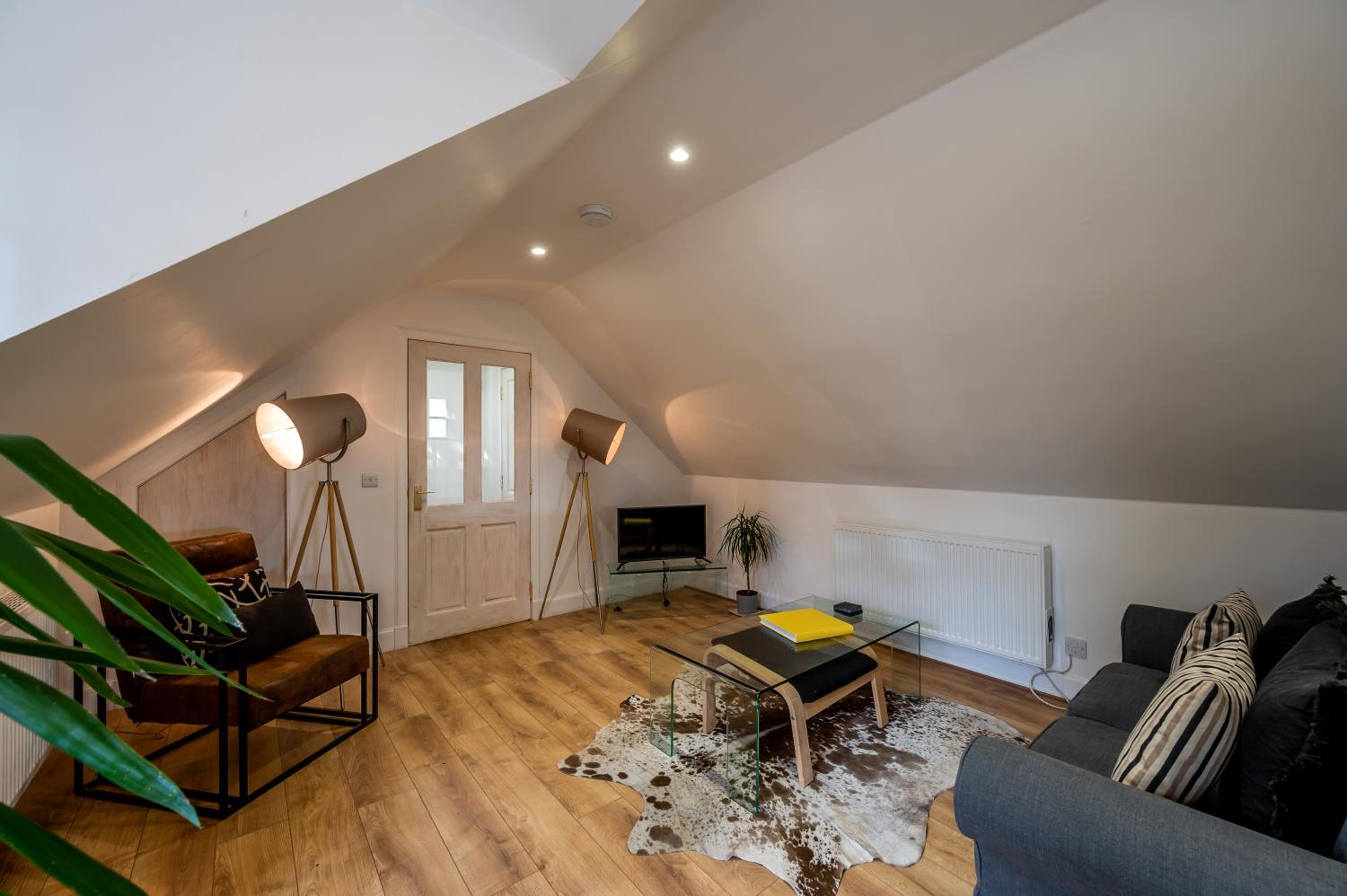 Modern and Stylish WoodHous view 4