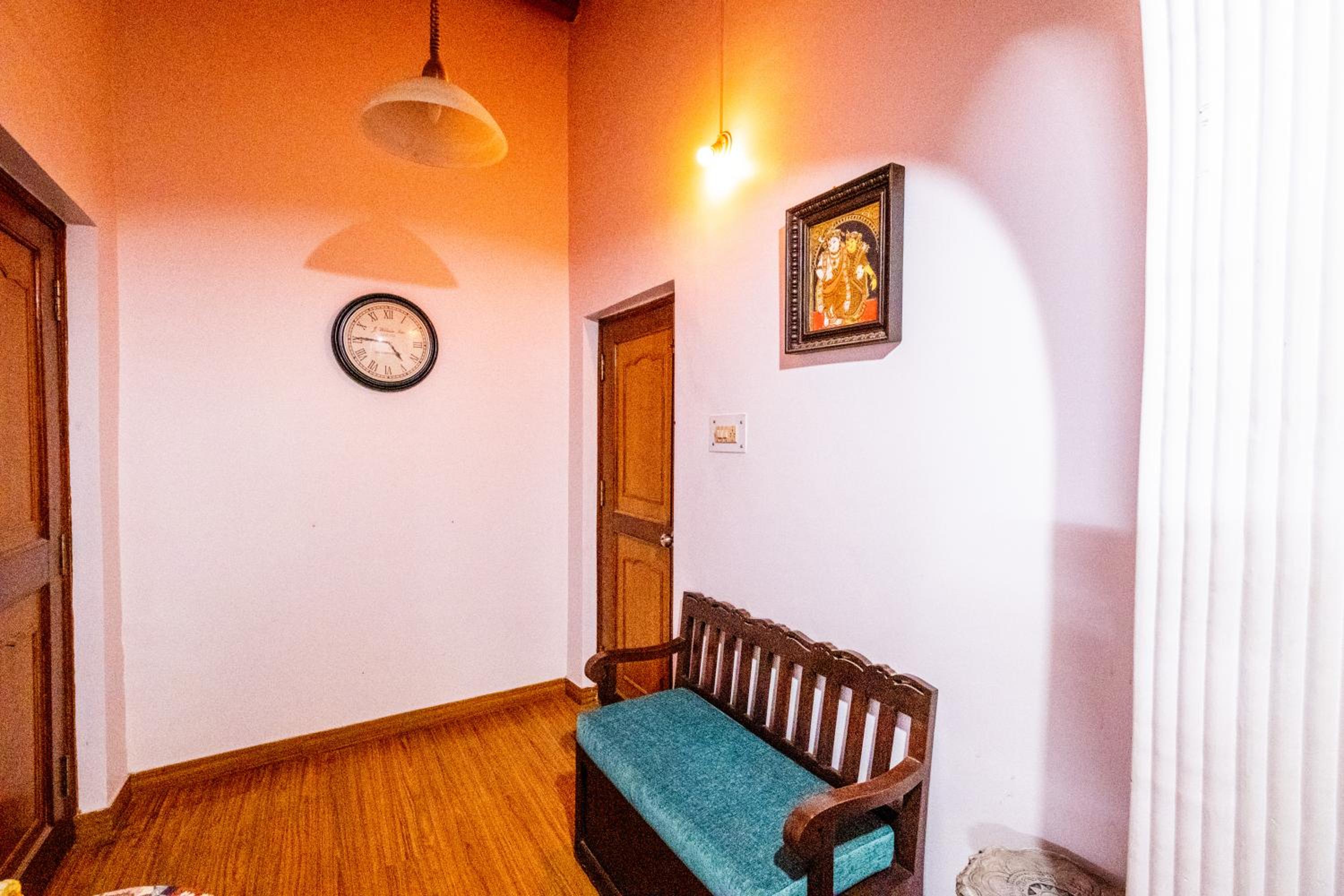 View-Topia Cottage, 2bhk w the view of Bhimtal Lake by Roamhome view 4