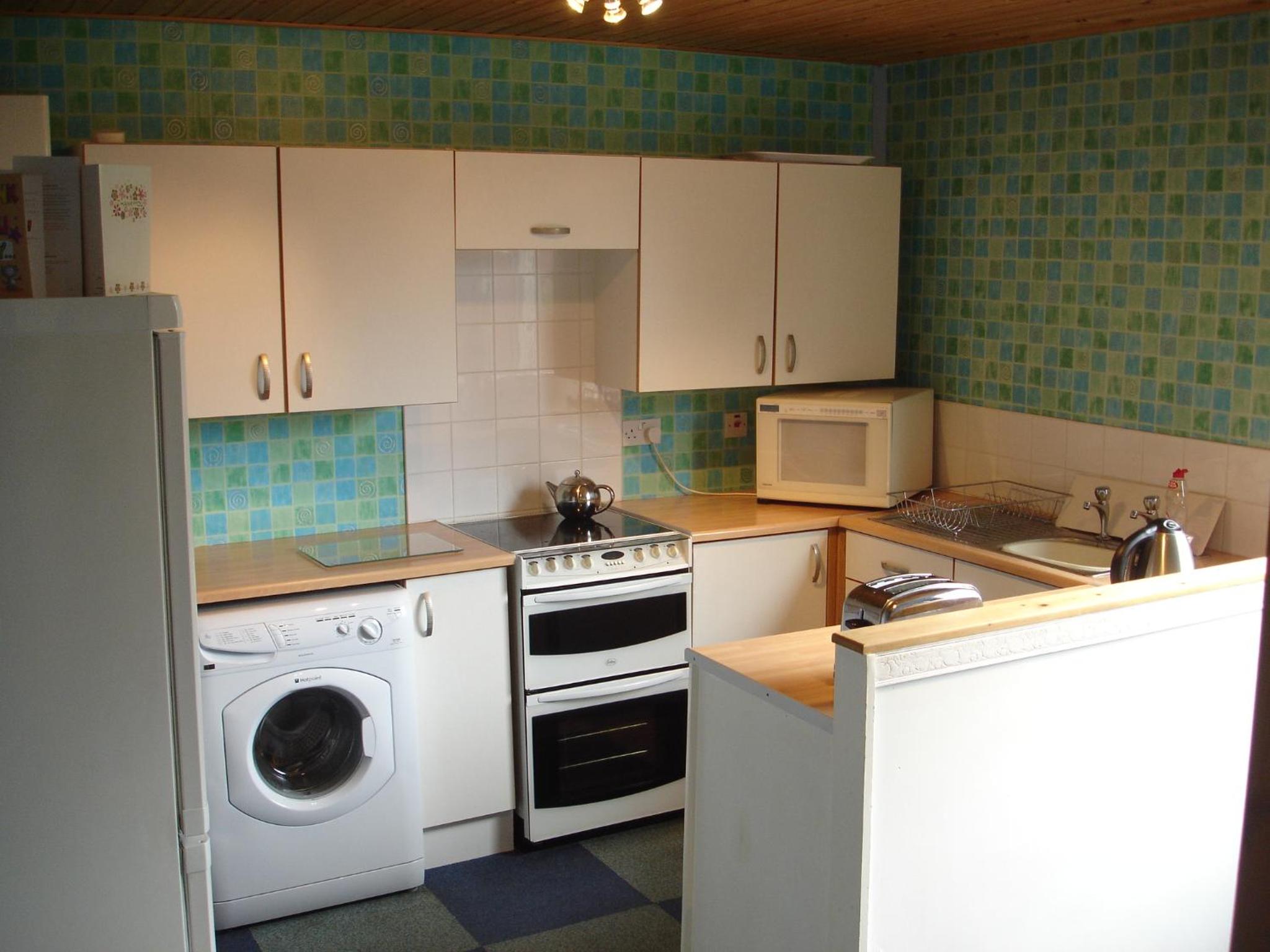 RoSE COTTAGE THREE BEDROOM HOUSE WITH PARKING Christmas Special view 4