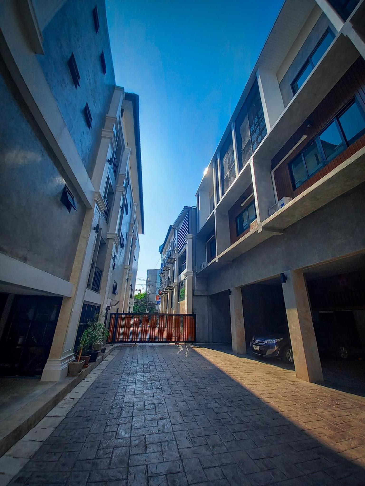BURI Hotel And Hostel