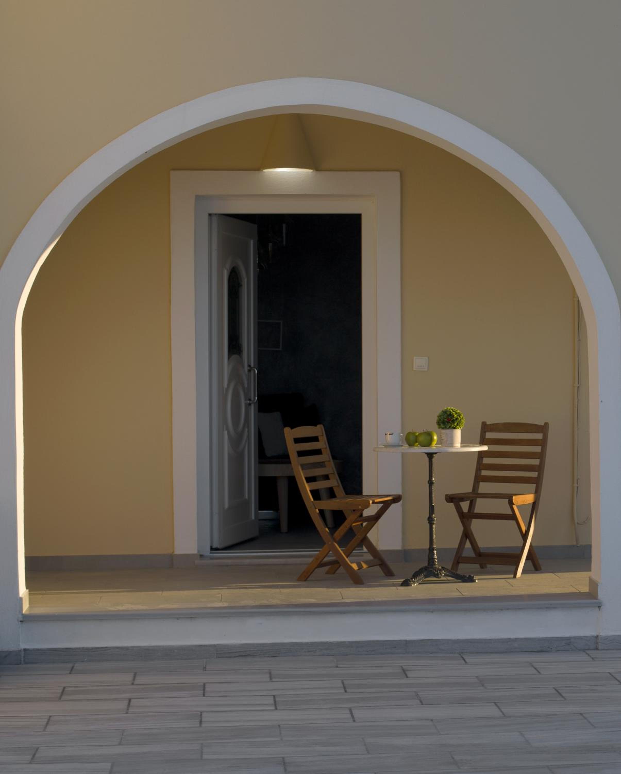 PITHOS MODERN APARTMENTS