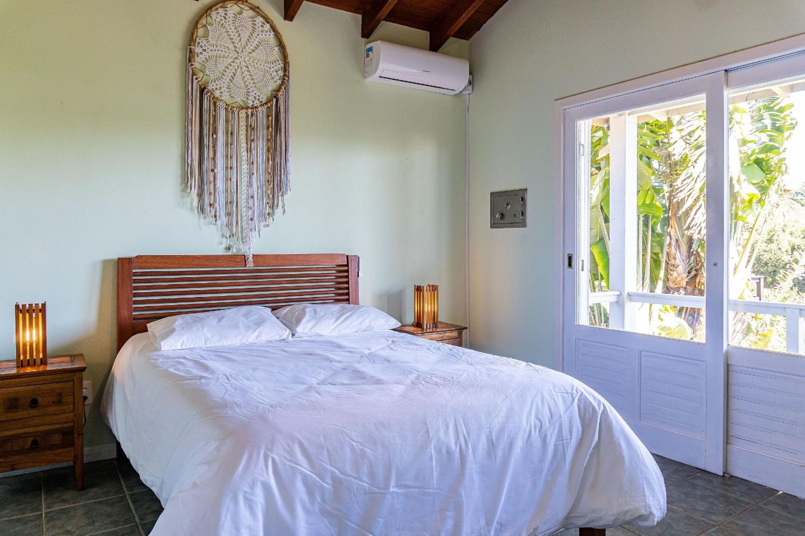 Linda casa pé na areia vista para o Ouvidor EGO003
