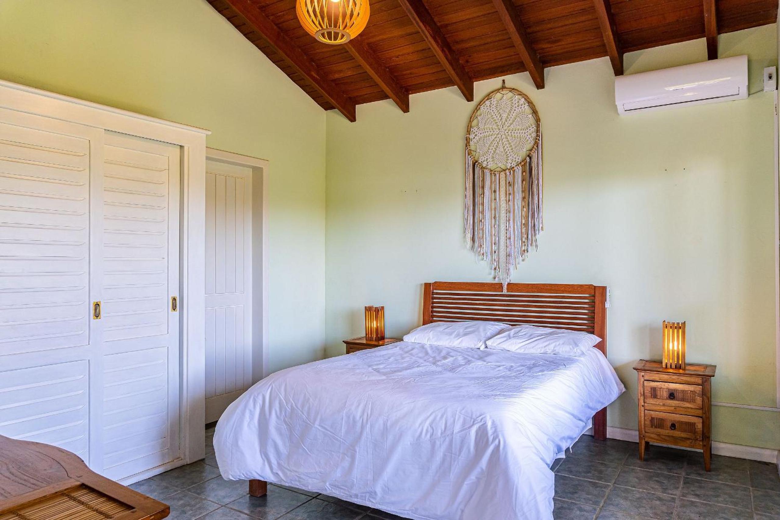 Linda casa pé na areia vista para o Ouvidor EGO003