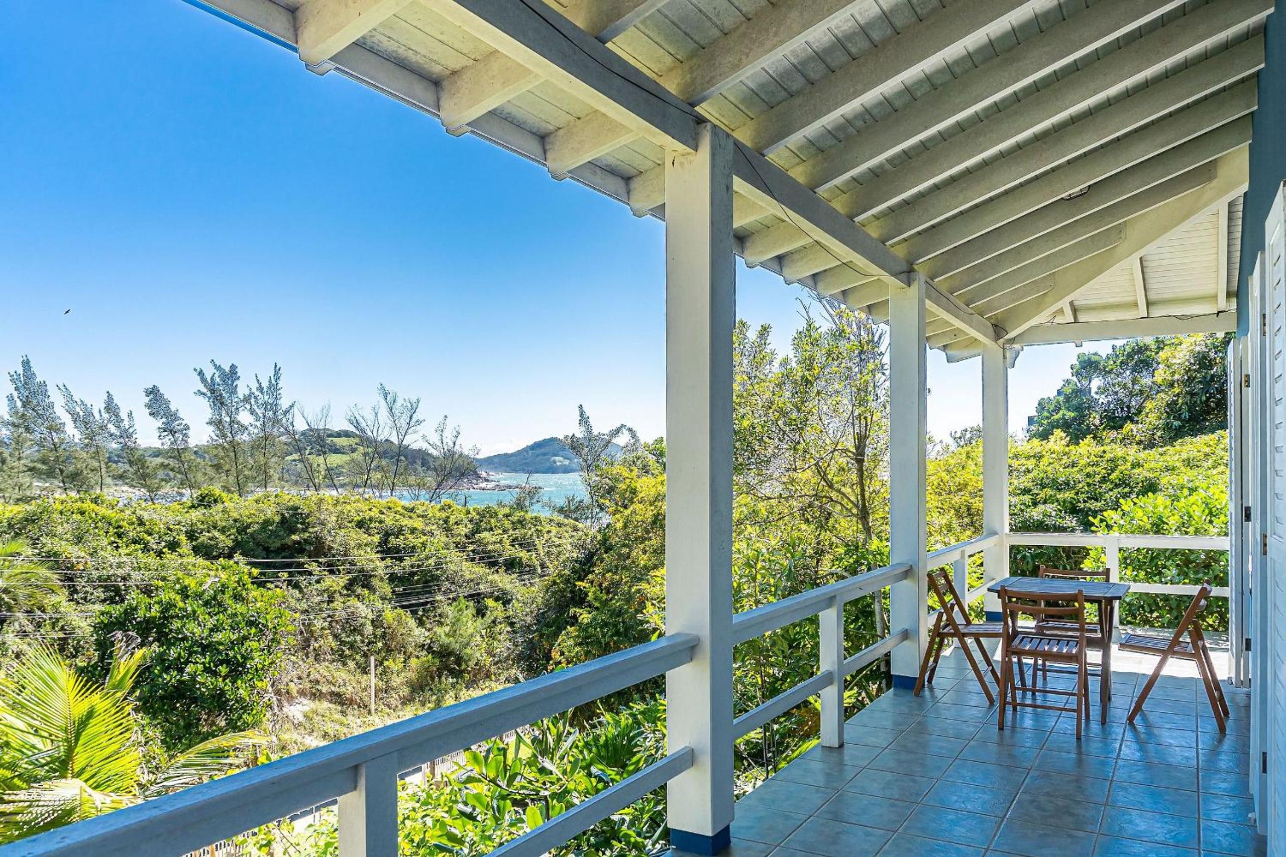 Linda casa pé na areia vista para o Ouvidor EGO003