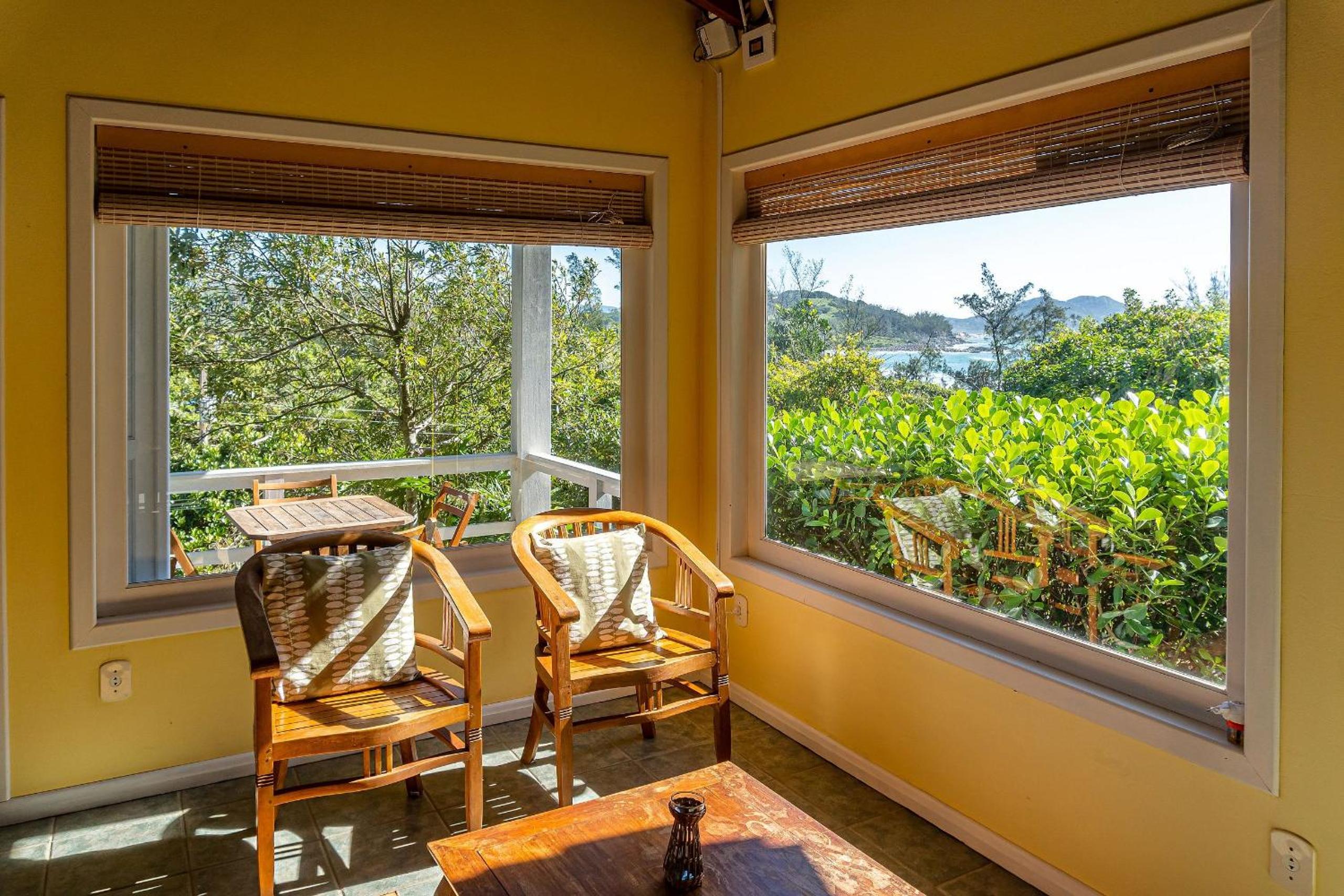 Linda casa pé na areia vista para o Ouvidor EGO003