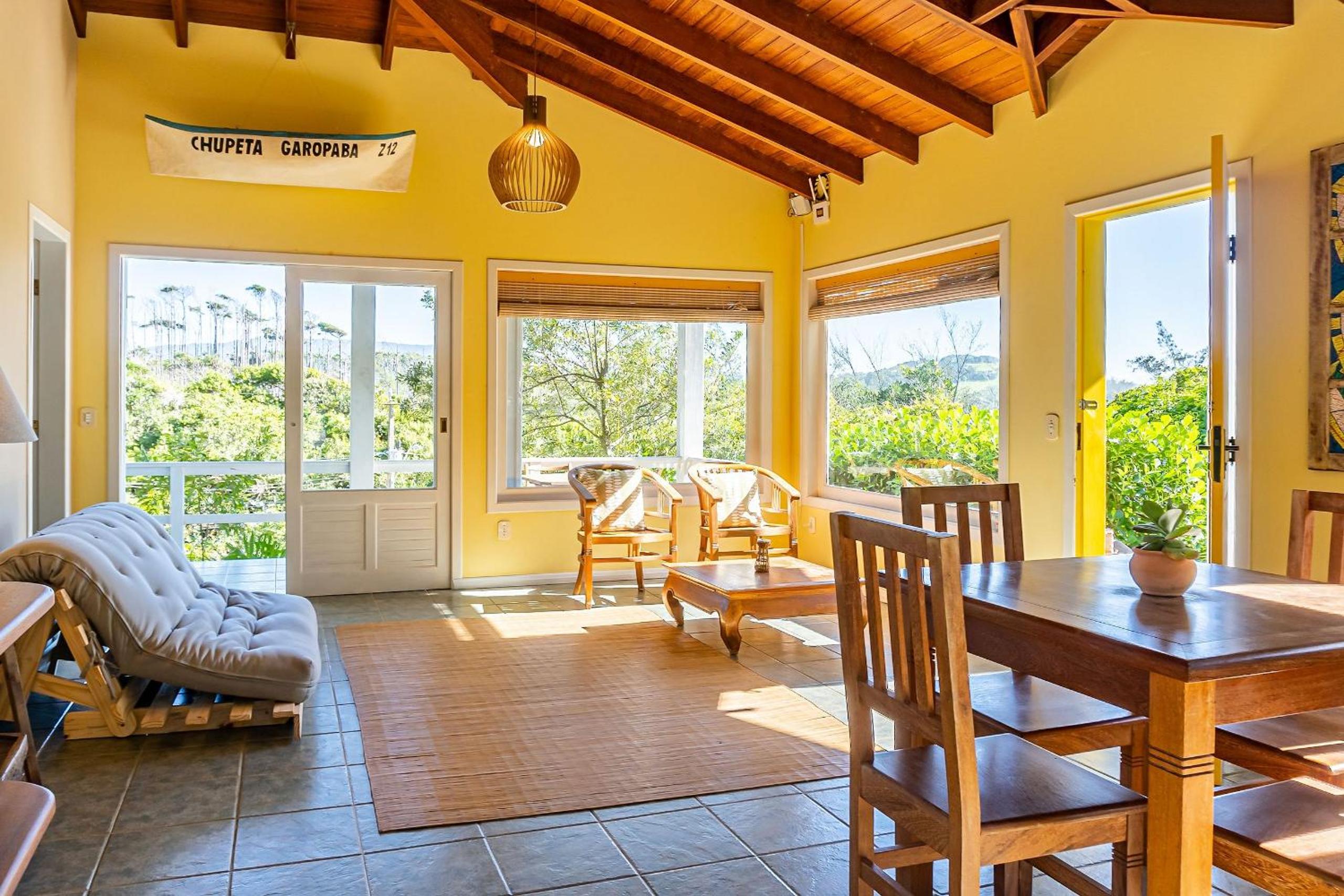 Linda casa pé na areia vista para o Ouvidor EGO003