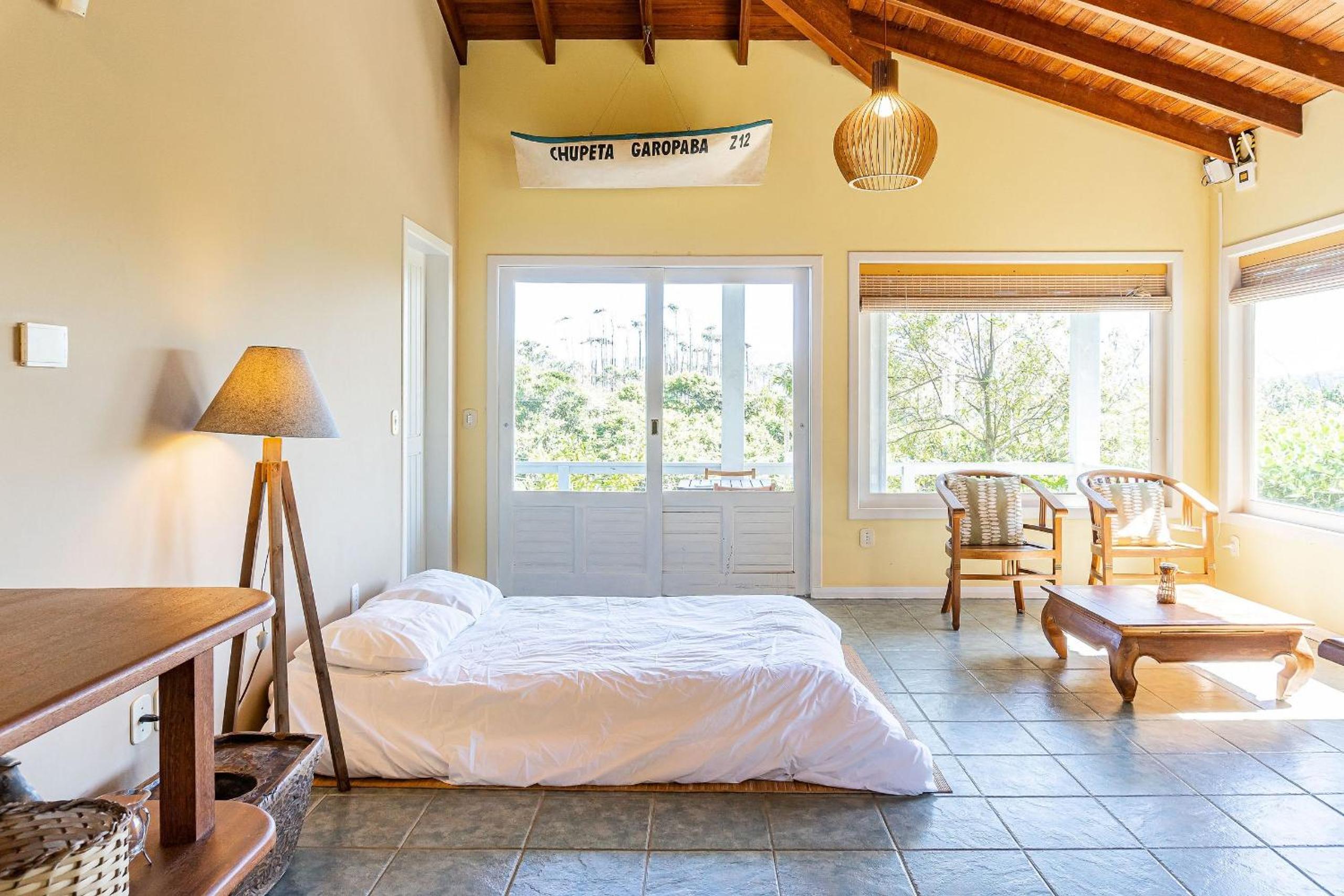 Linda casa pé na areia vista para o Ouvidor EGO003
