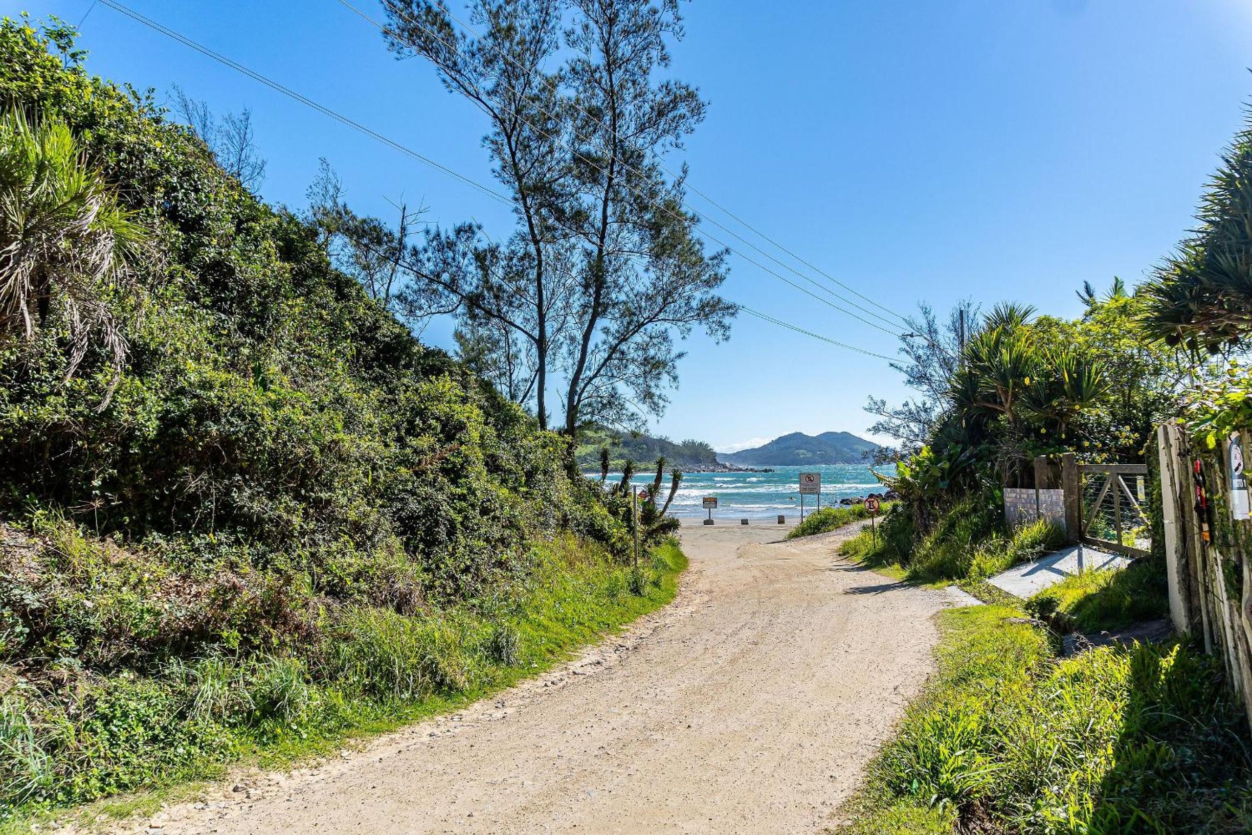 Linda casa pé na areia vista para o Ouvidor EGO003