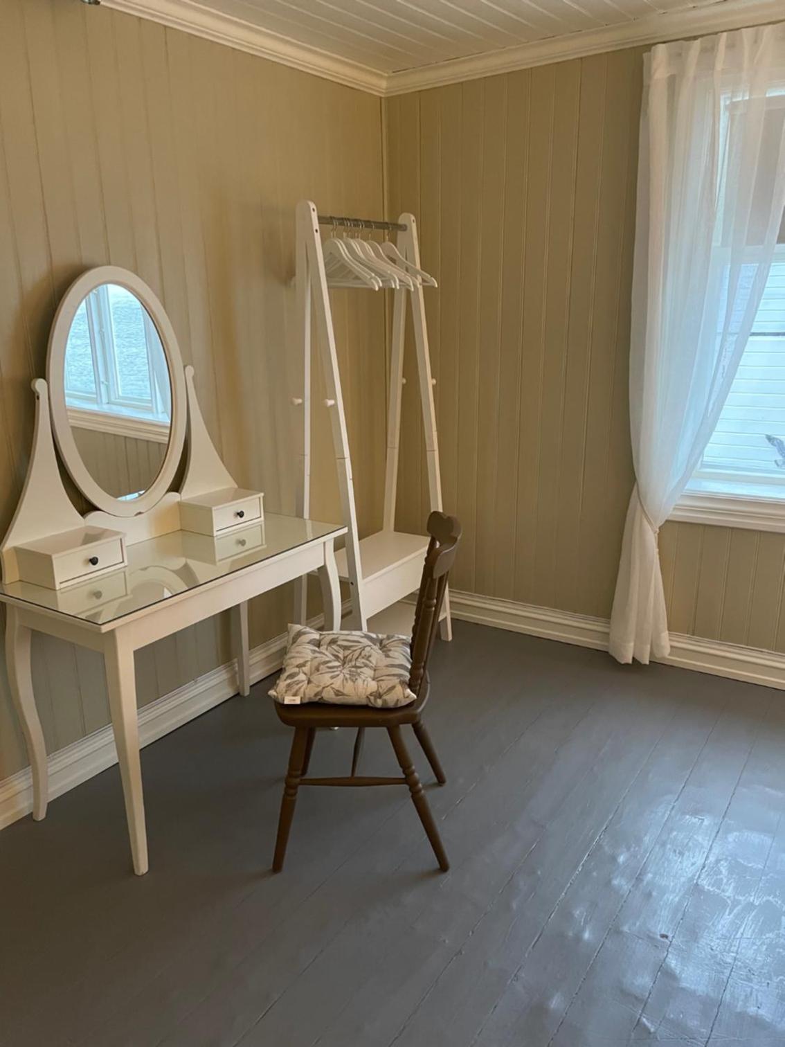 2. etg i Dampskipsbrygga, Lødingen havn en Lødingen — hotel room
