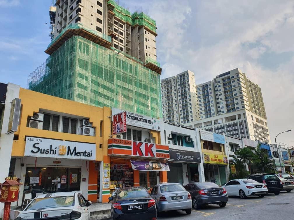 Cozy 2 bedrooms 4 pax Menjalara Near Desa Park City
