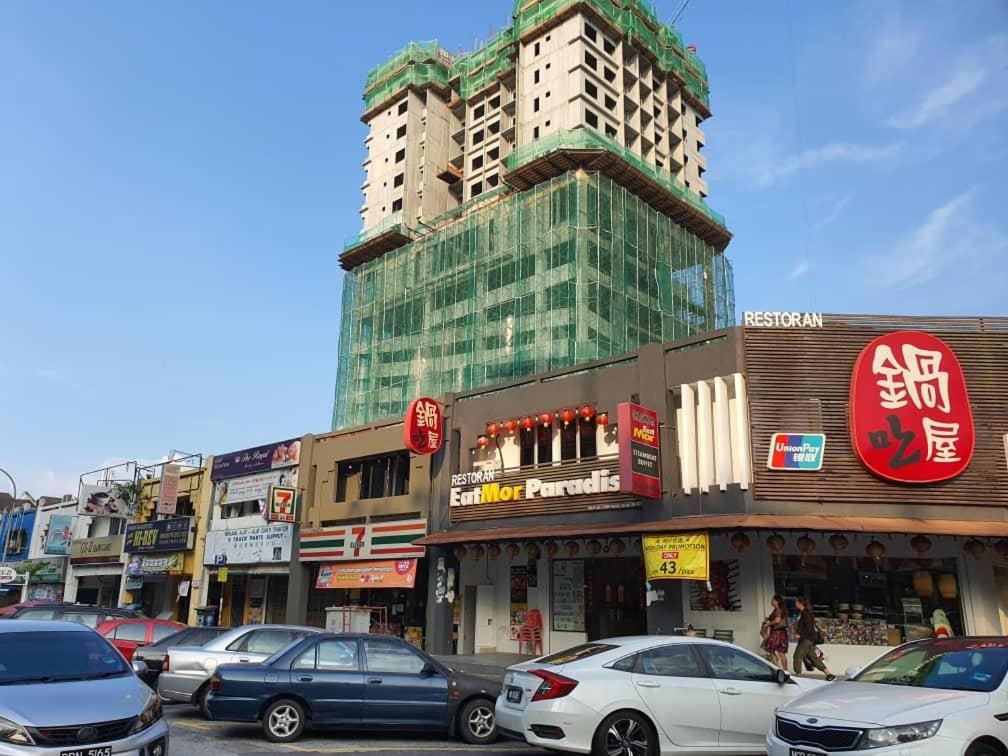 Cozy 2 bedrooms 4 pax Menjalara Near Desa Park City