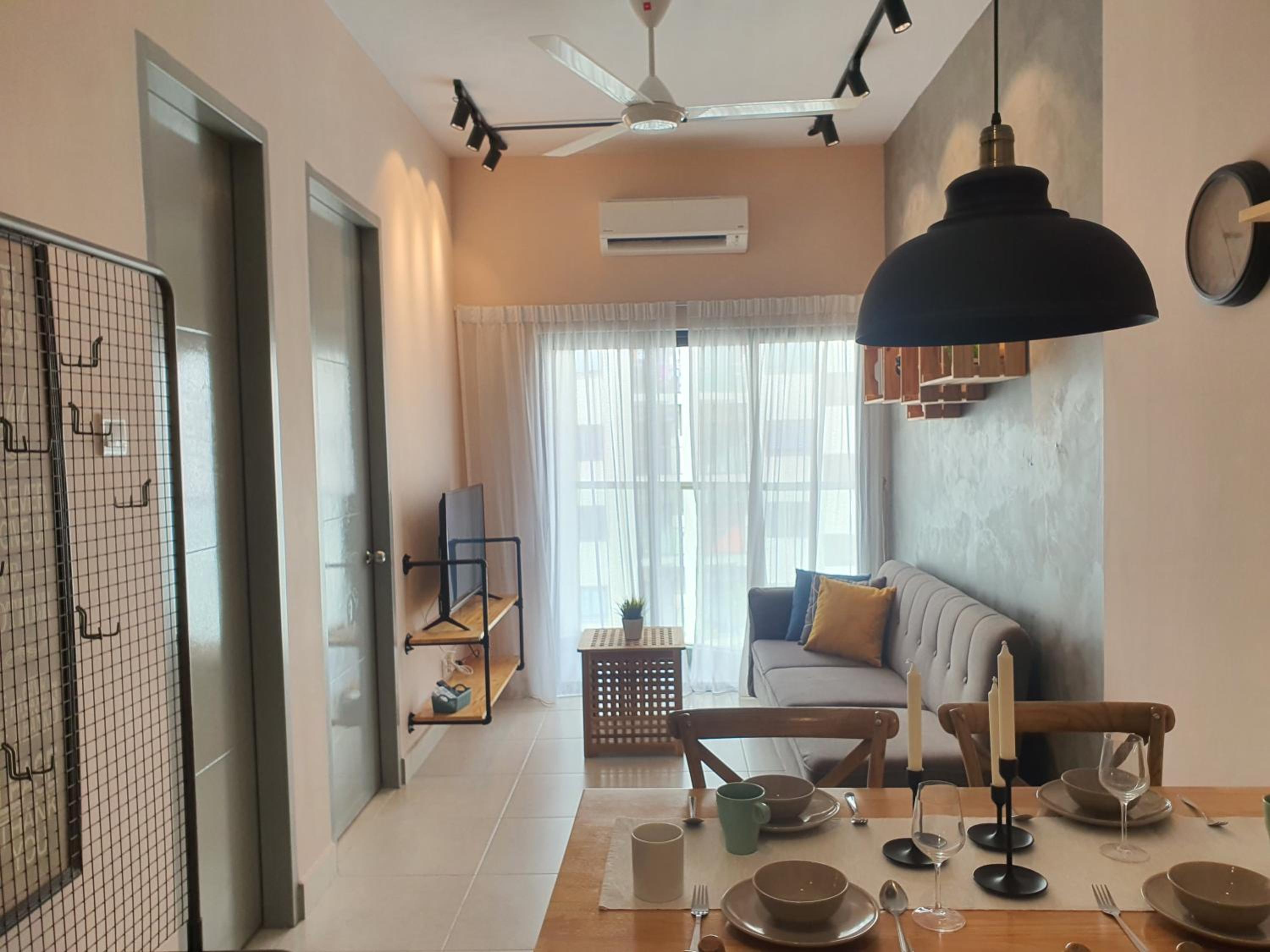 Cozy 2 bedrooms 4 pax Menjalara Near Desa Park City