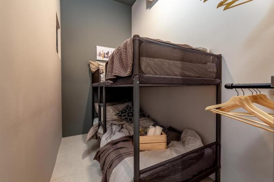 Cozy 2 bedrooms 4 pax Menjalara Near Desa Park City