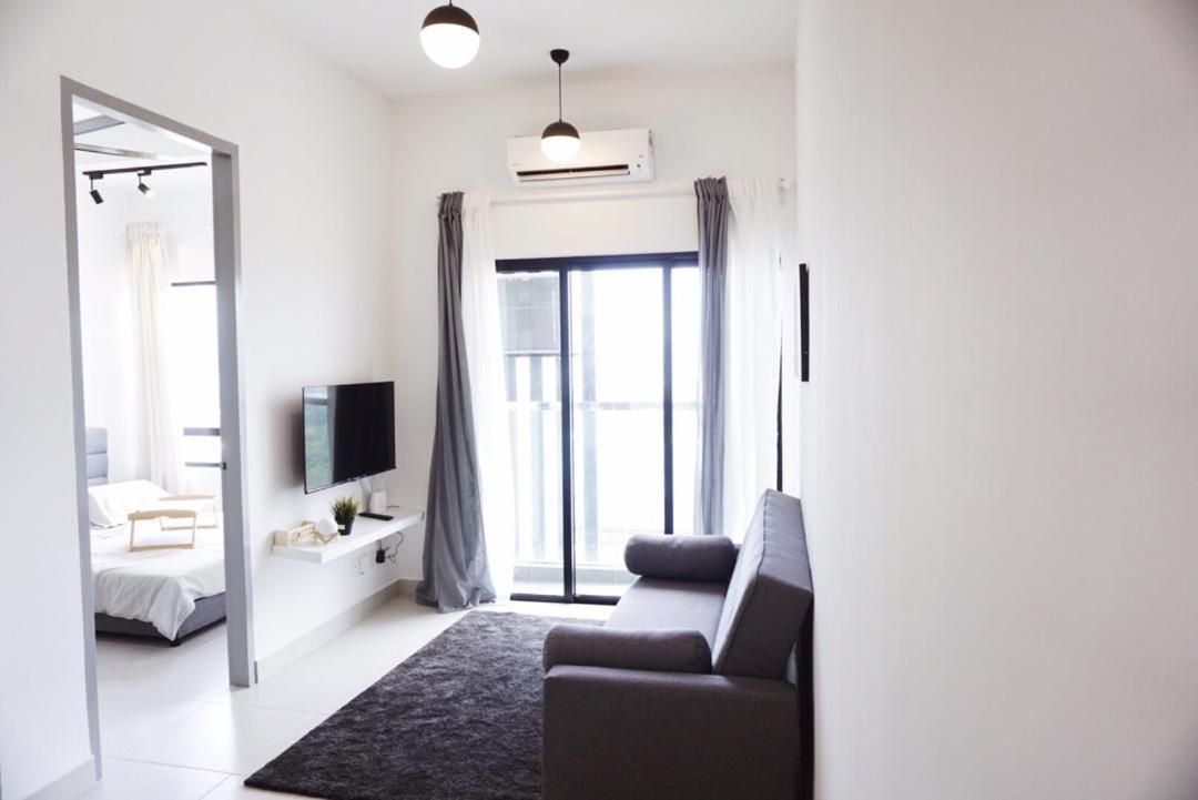 Cozy 2 bedrooms 4 pax Menjalara Near Desa Park City