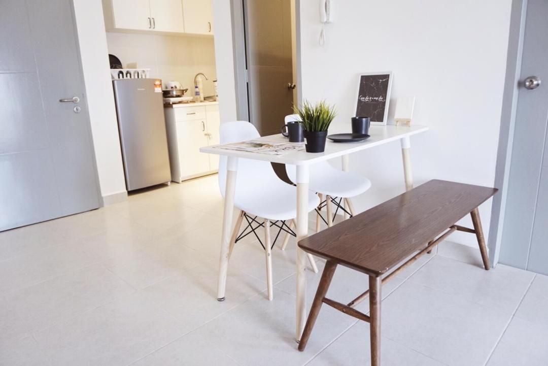 Cozy 2 bedrooms 4 pax Menjalara Near Desa Park City