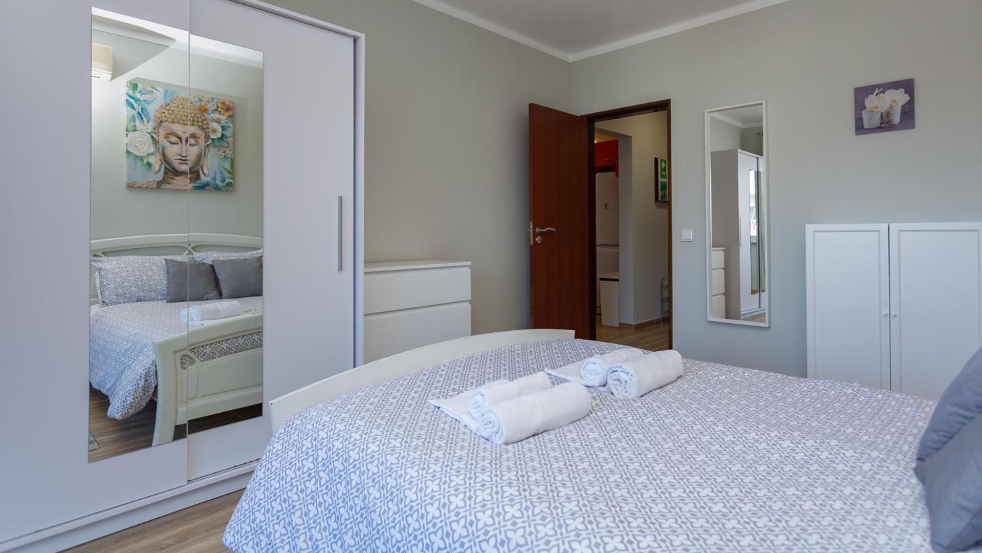 Comfort 1BDR Apartment W/Pool by LovelyStay view 4