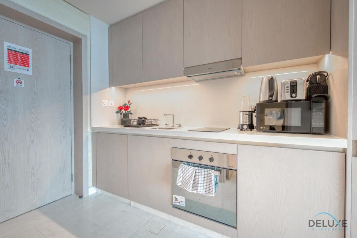 Posh Studio at The Palm Tower Palm Jumeirah by Deluxe Holiday Homes