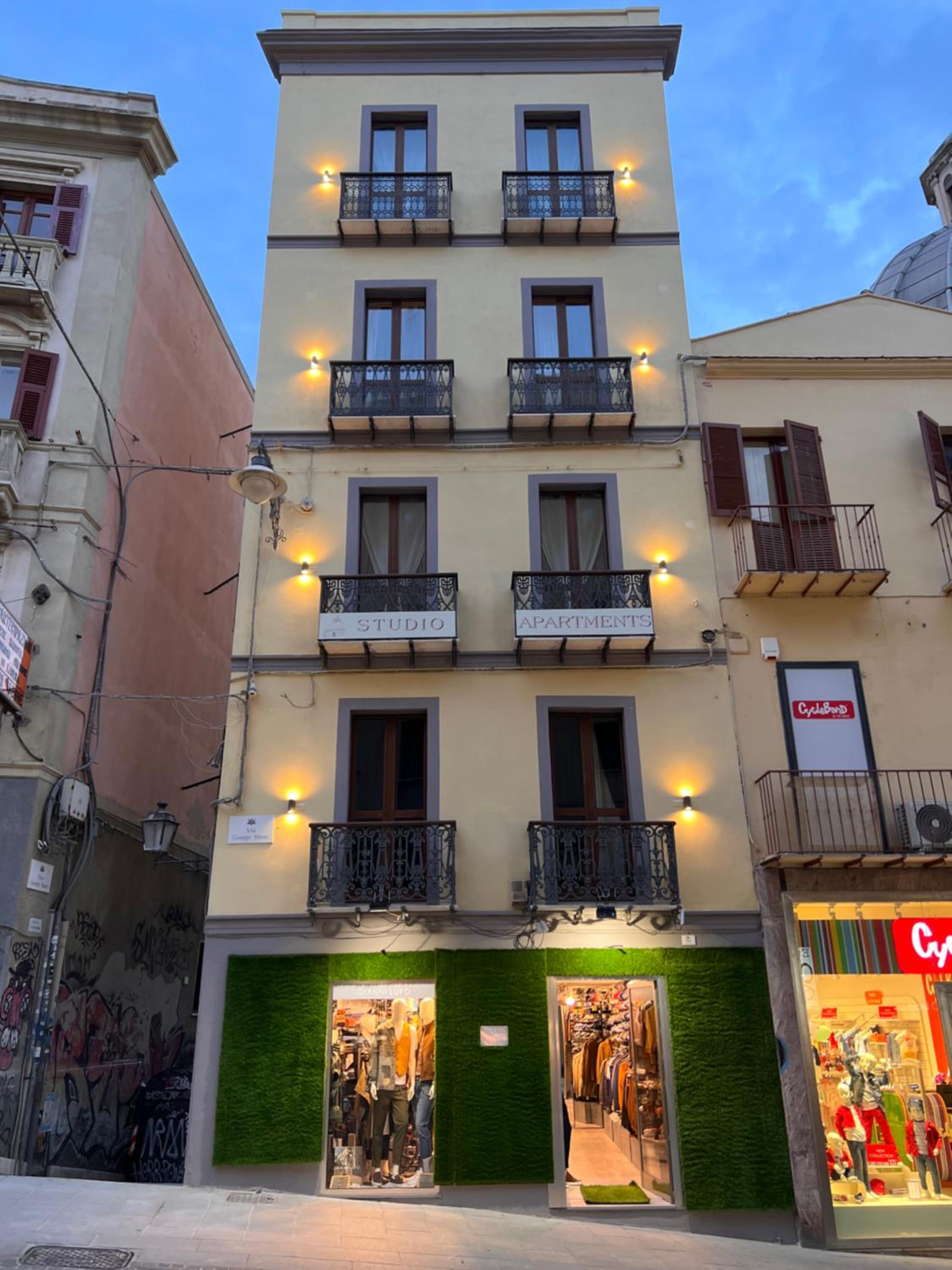 Studio Apartments Centro Storico Via Manno